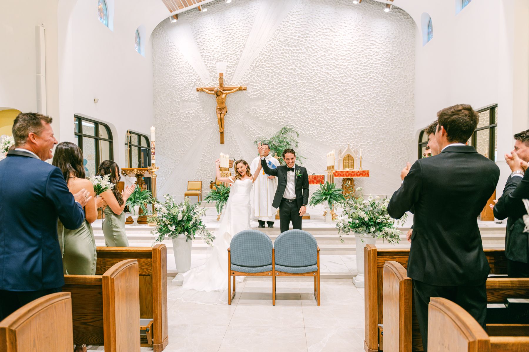 Defying All Odds: The Timeless MontHill Golf &amp; Country Club Vows of Alexandra &amp; Joshua  photo