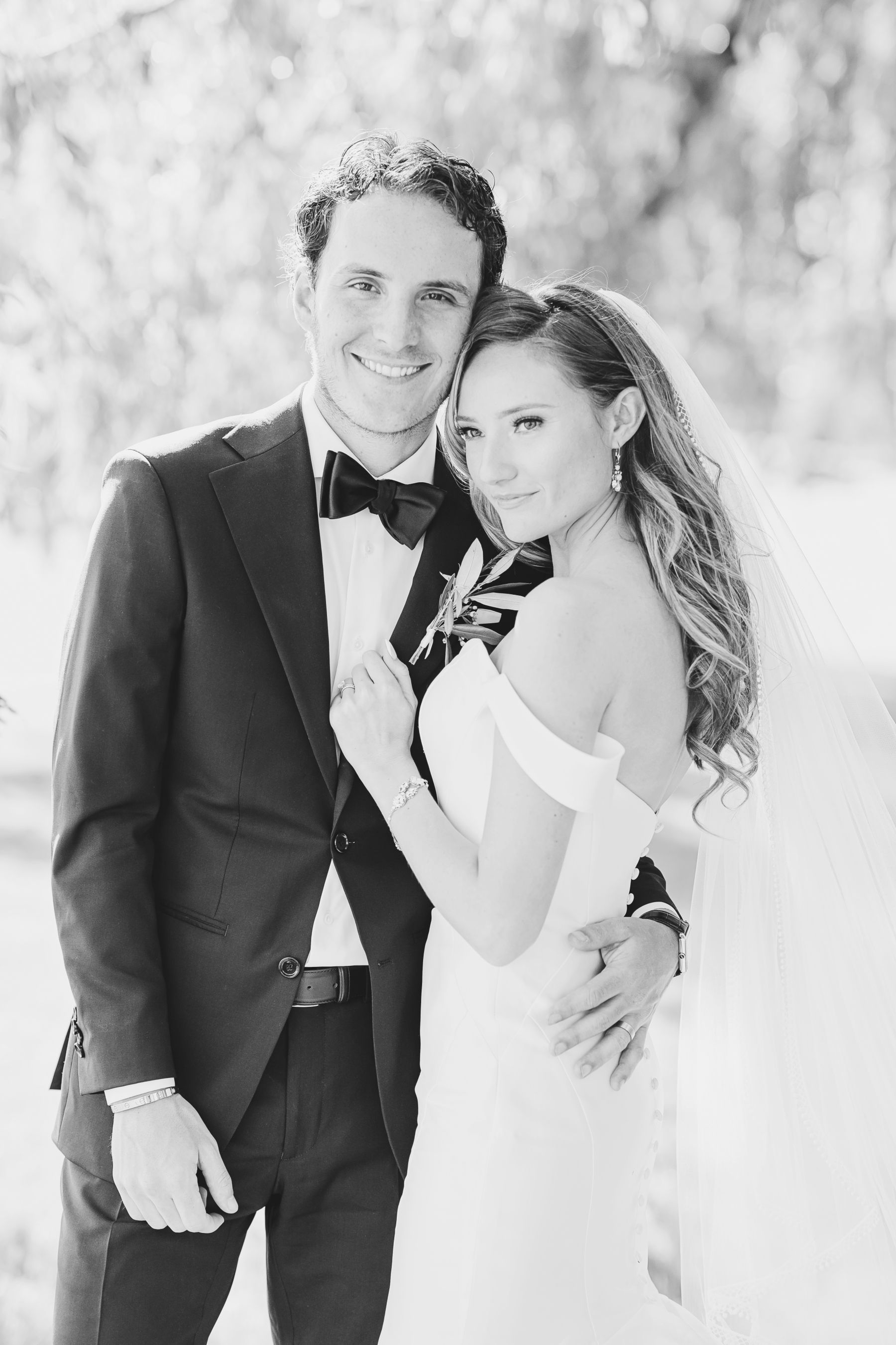 Defying All Odds: The Timeless MontHill Golf &amp; Country Club Vows of Alexandra &amp; Joshua  photo