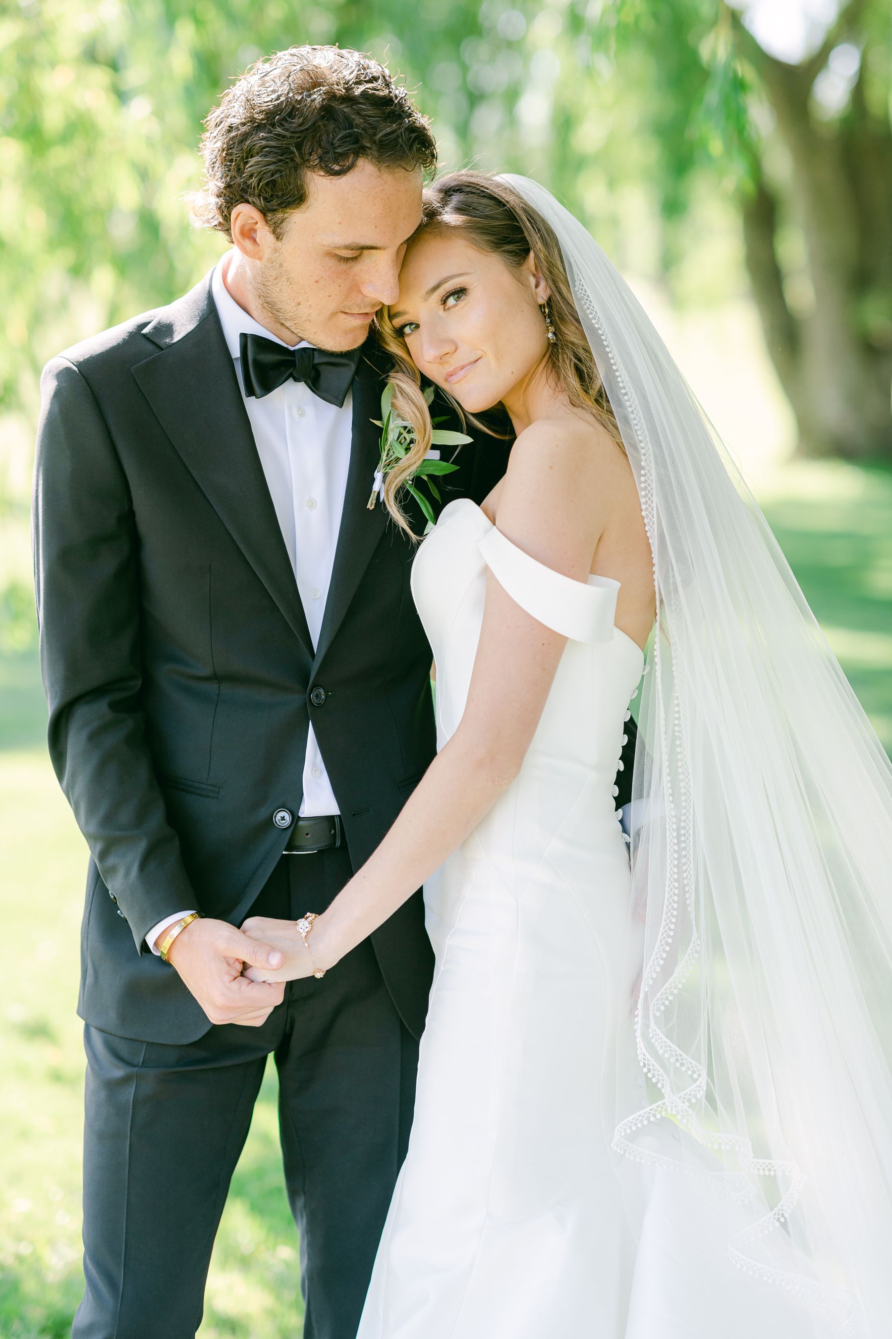 Defying All Odds: The Timeless MontHill Golf &amp; Country Club Vows of Alexandra &amp; Joshua  photo
