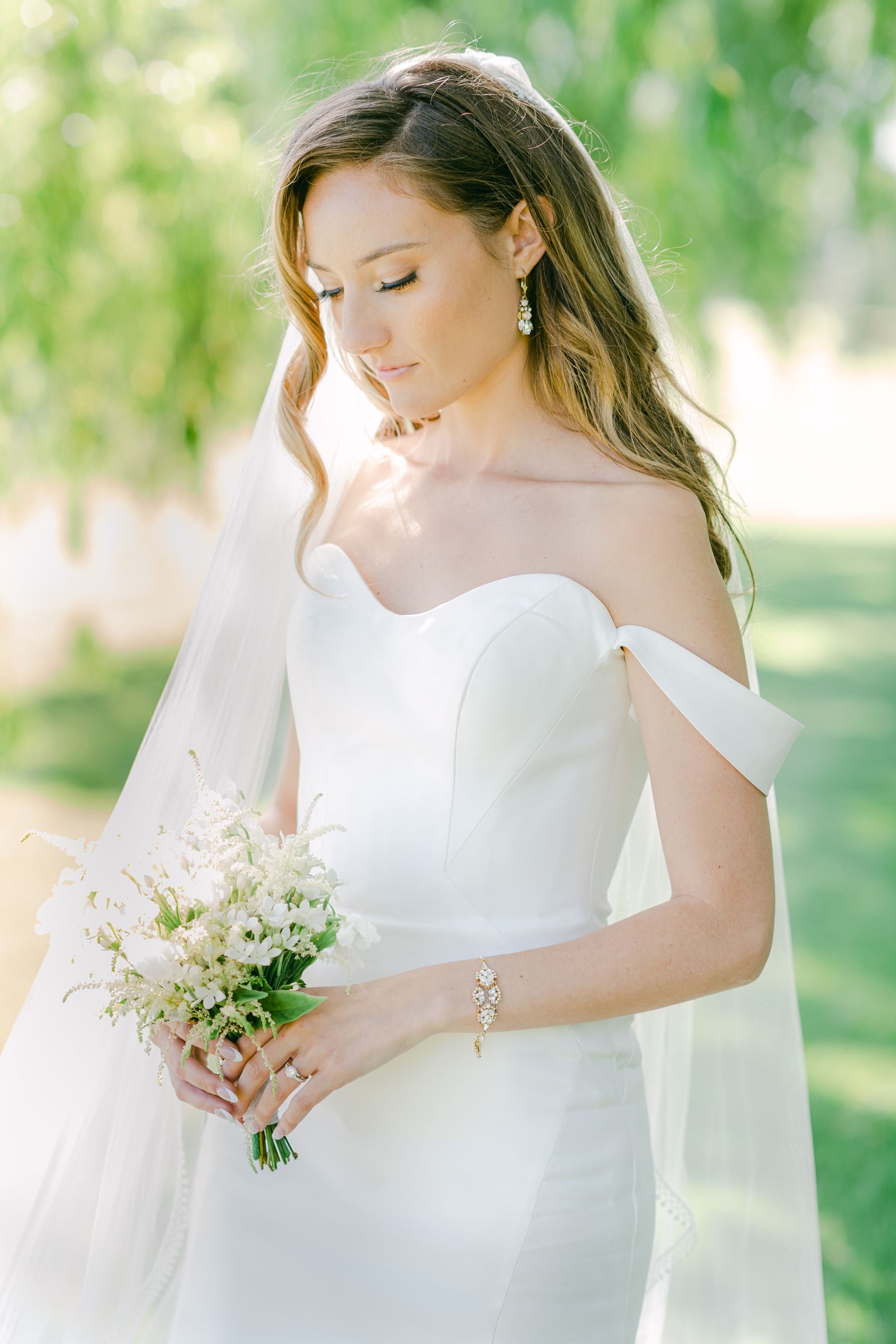 Defying All Odds: The Timeless MontHill Golf &amp; Country Club Vows of Alexandra &amp; Joshua  photo