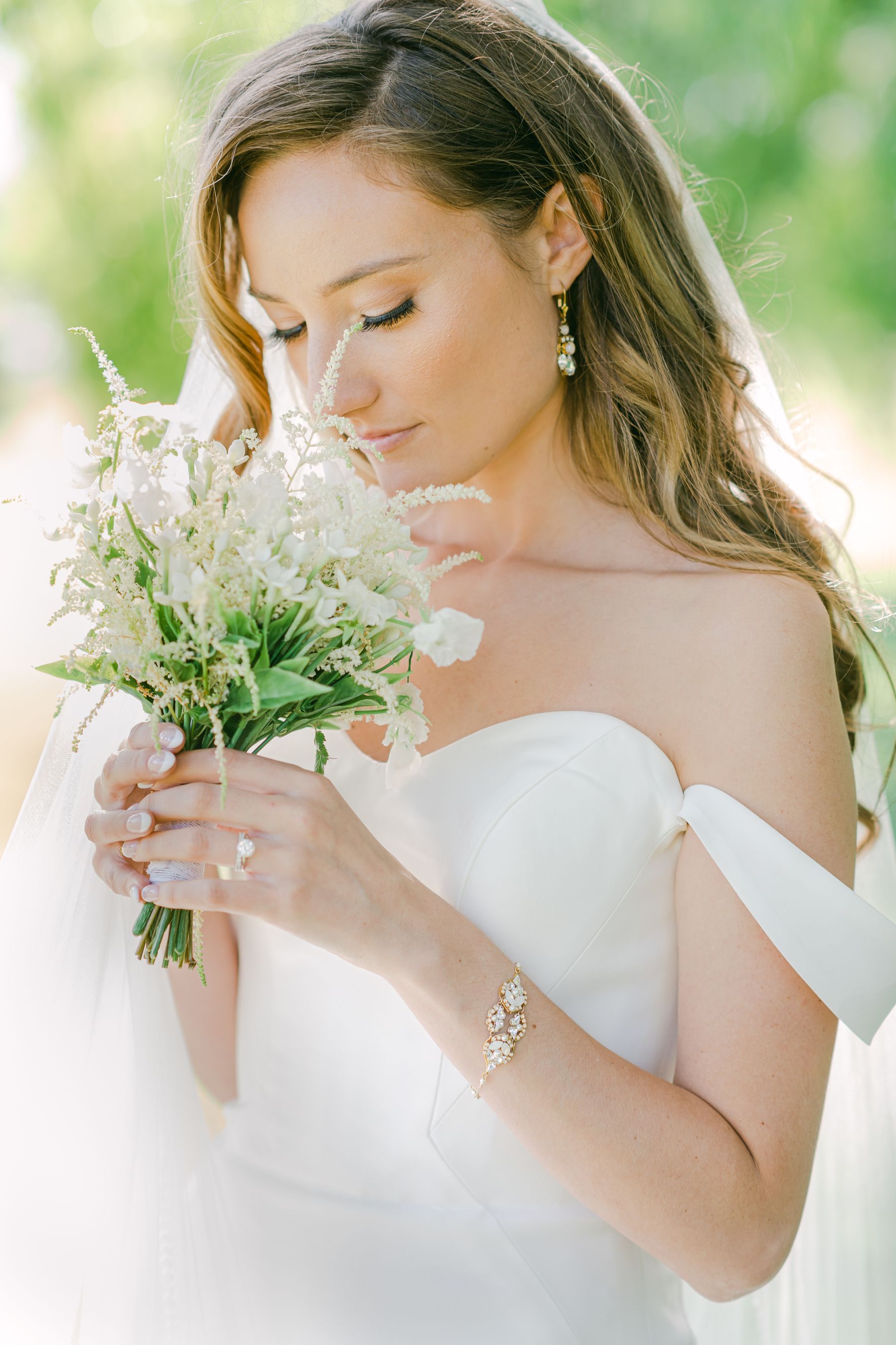 Defying All Odds: The Timeless MontHill Golf &amp; Country Club Vows of Alexandra &amp; Joshua  photo