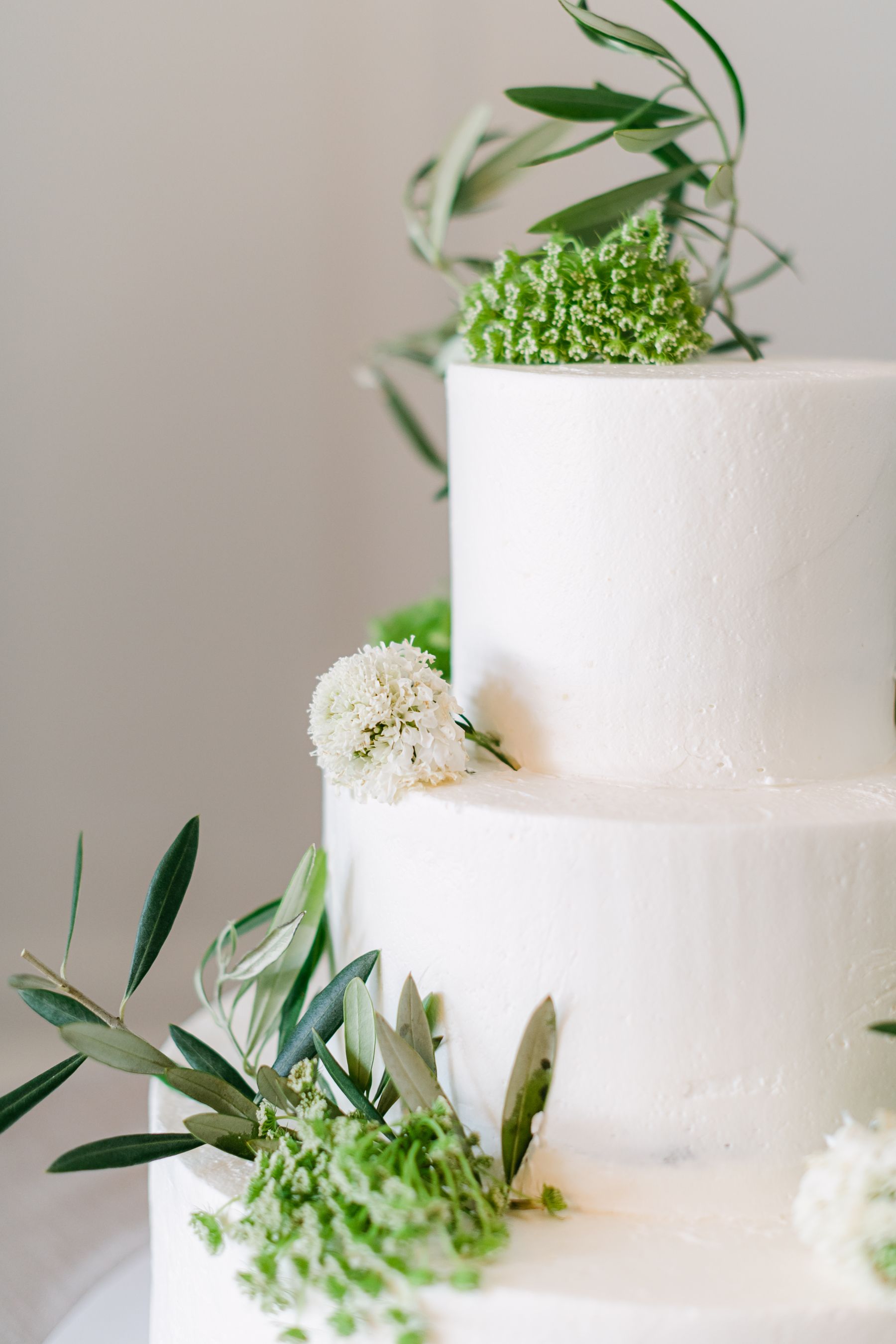 Defying All Odds: The Timeless MontHill Golf &amp; Country Club Vows of Alexandra &amp; Joshua  photo