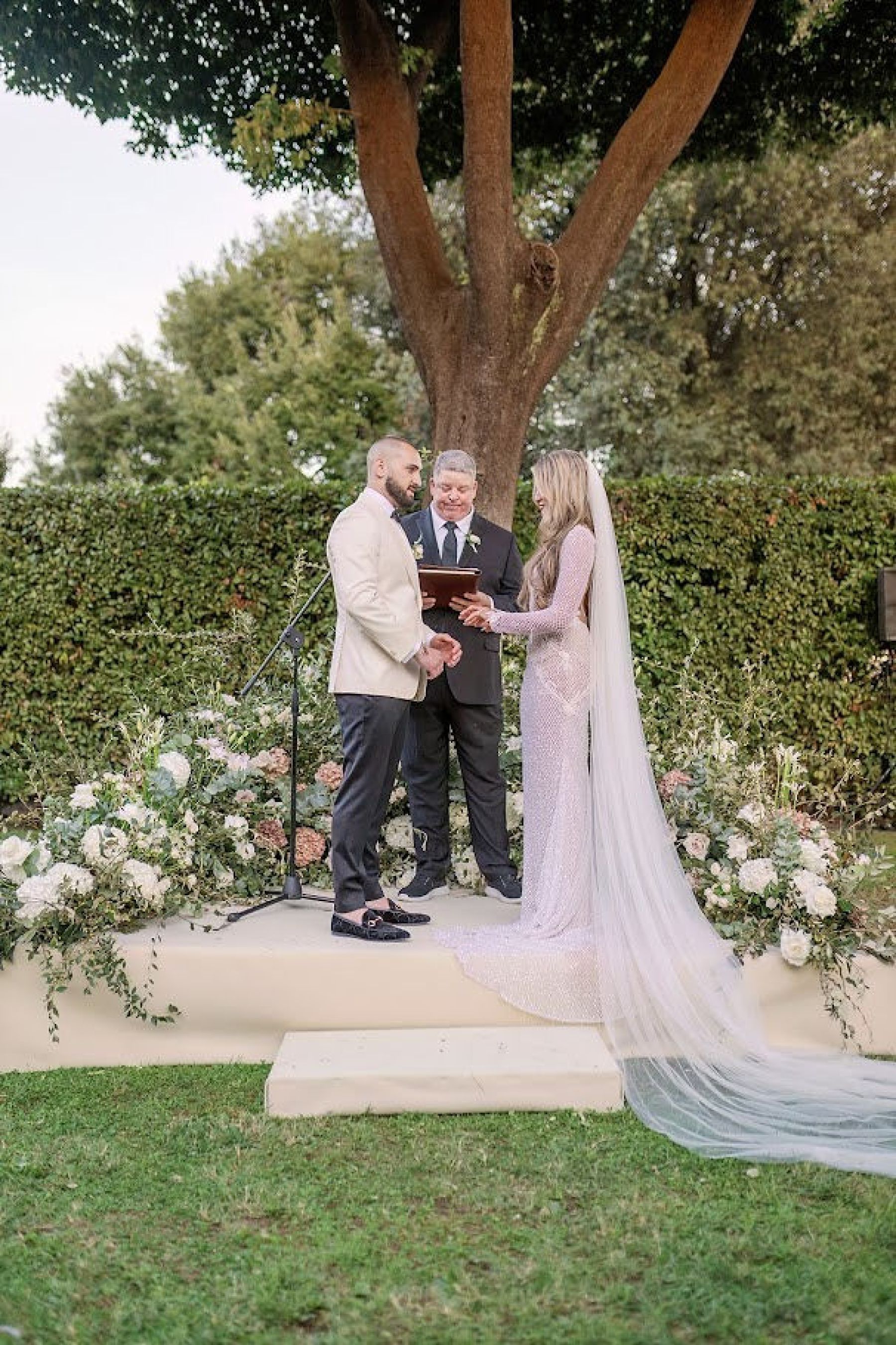 When in Rome: Giselle and Branden's Enchanting Wedding in Villa Aurelia  photo