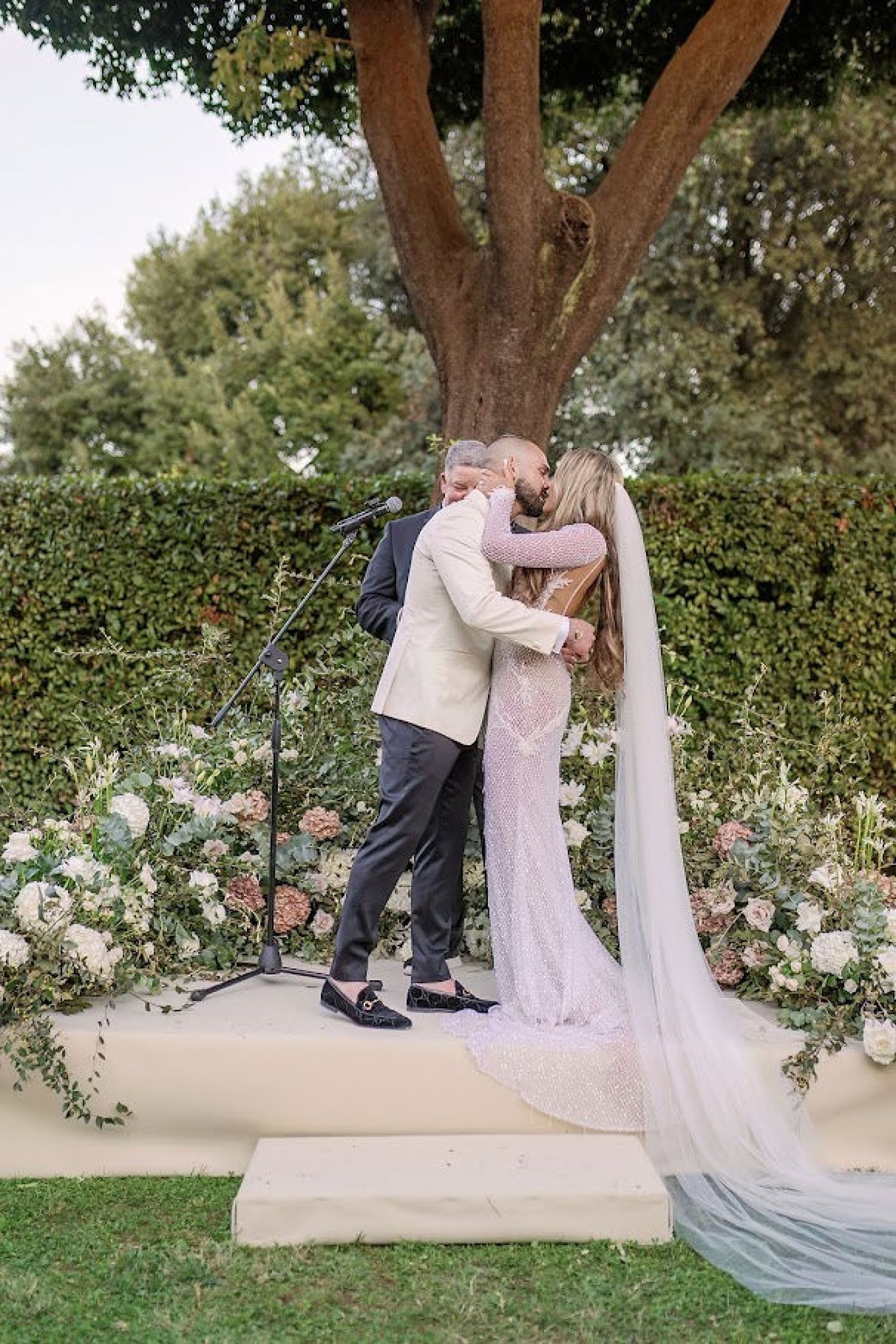 When in Rome: Giselle and Branden's Enchanting Wedding in Villa Aurelia  photo