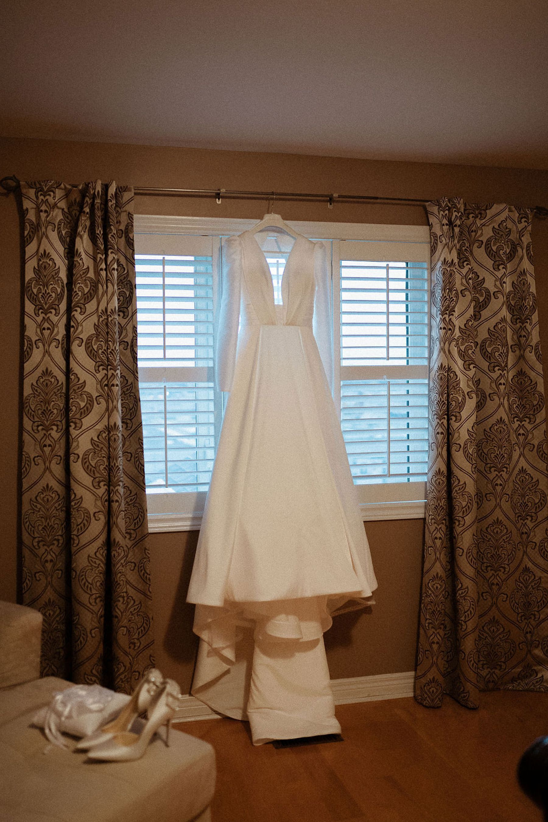 Candlelight, Calla Lilies, and Classic Charm: Nicolette and Victor's Exquisite Nuptials at the Fairmont Royal York Hotel photo