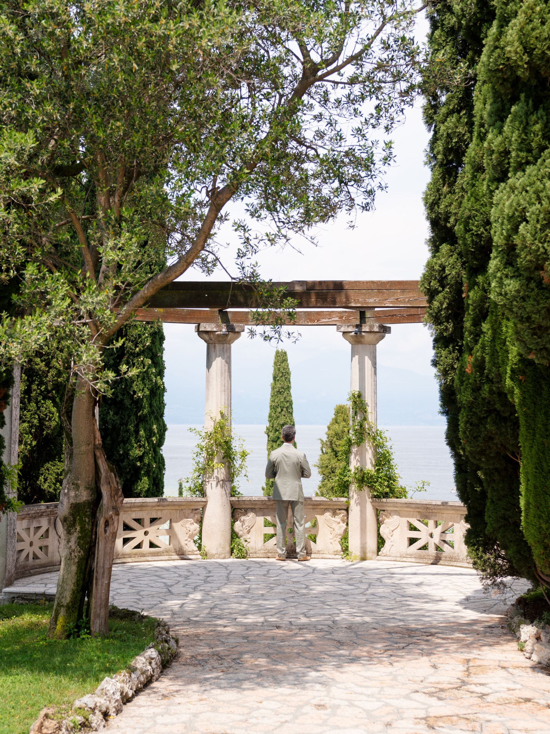 Dancing Through Time: Victoria and James' Magical Celebration at La Finestra Sul Fiume photo