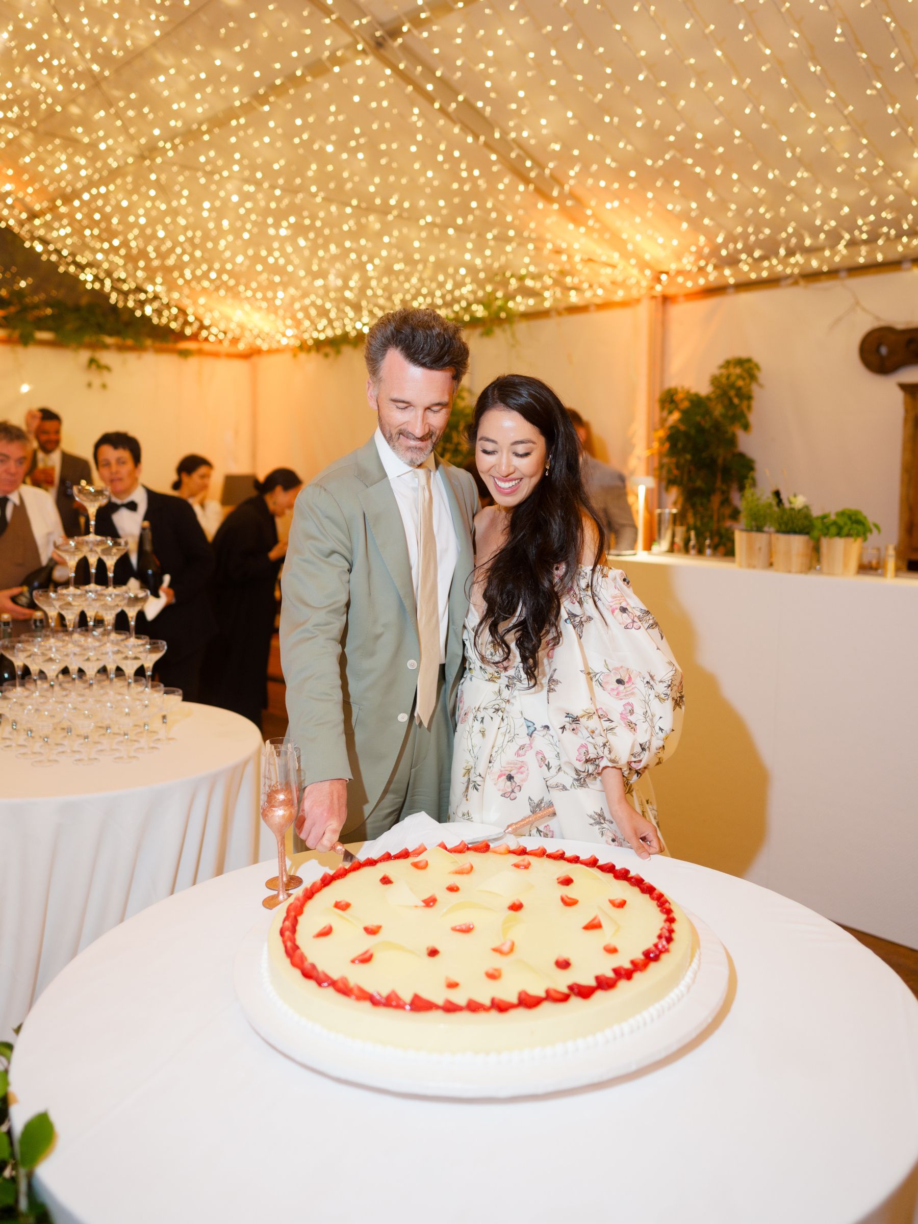 Dancing Through Time: Victoria and James' Magical Celebration at La Finestra Sul Fiume photo