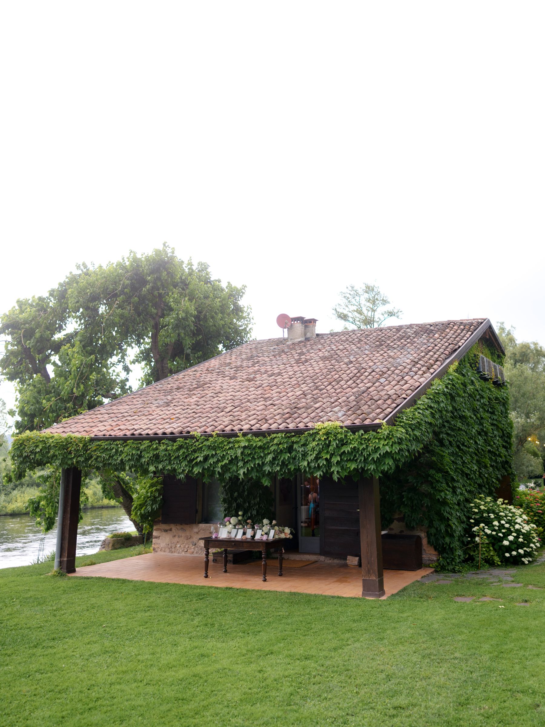 Dancing Through Time: Victoria and James' Magical Celebration at La Finestra Sul Fiume photo