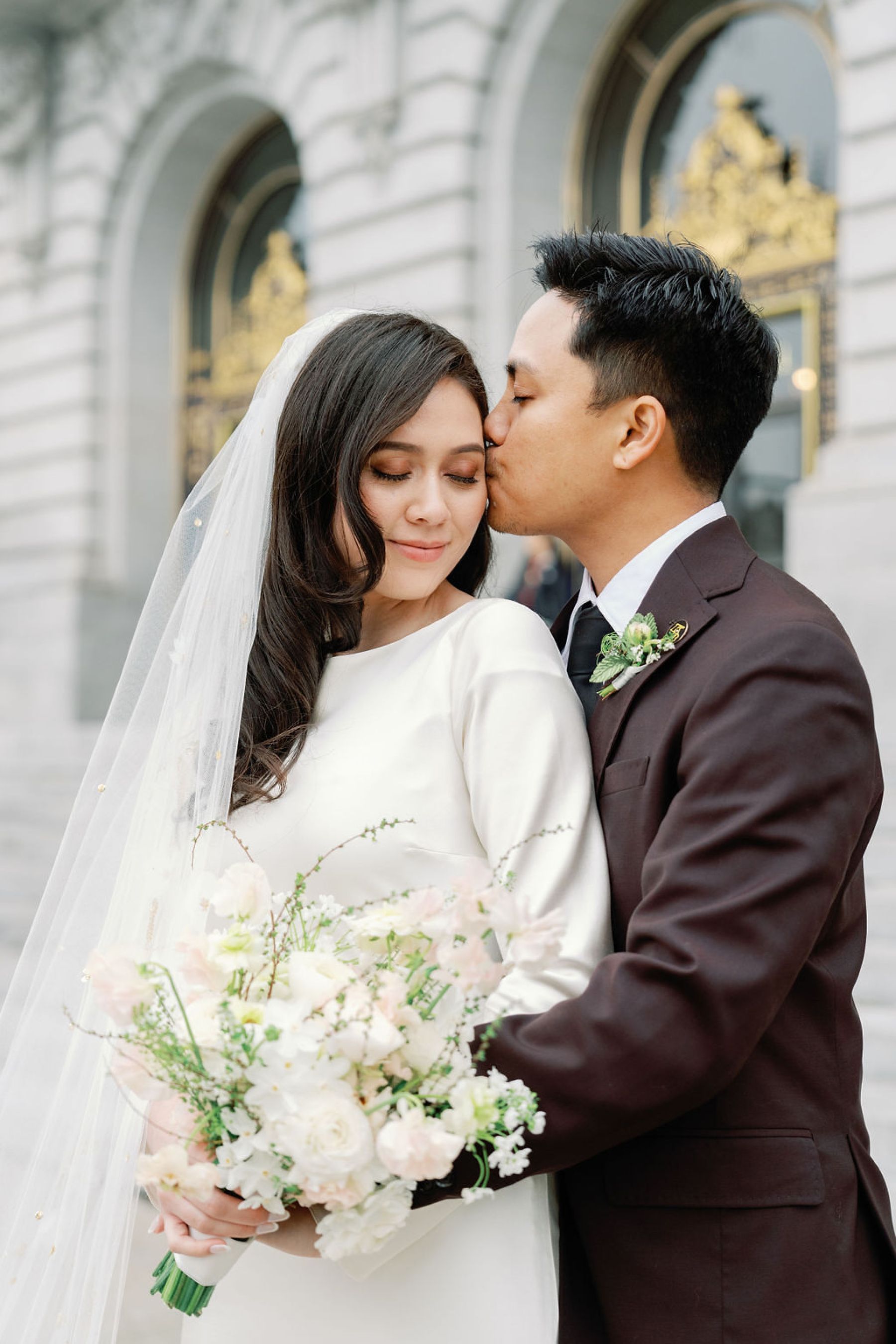 Heart in the City: Kerrie &amp; Daniel’s Elegant Wedding at San Francisco City Hall photo