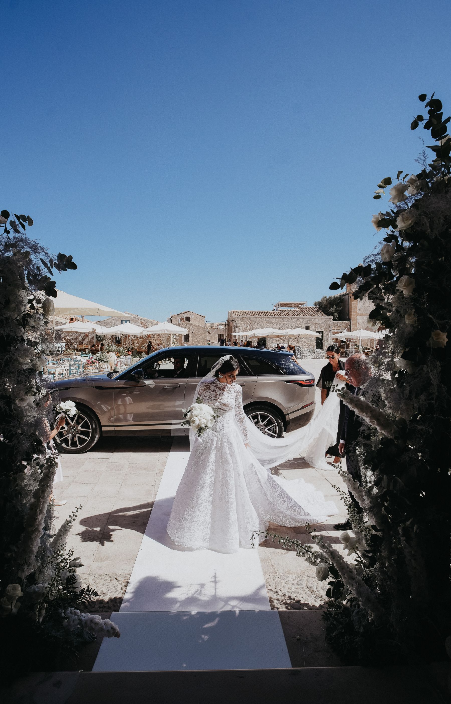 Waves of Love: Eleonora and Lorenzo's Magical Wedding at Castello Tafuri photo
