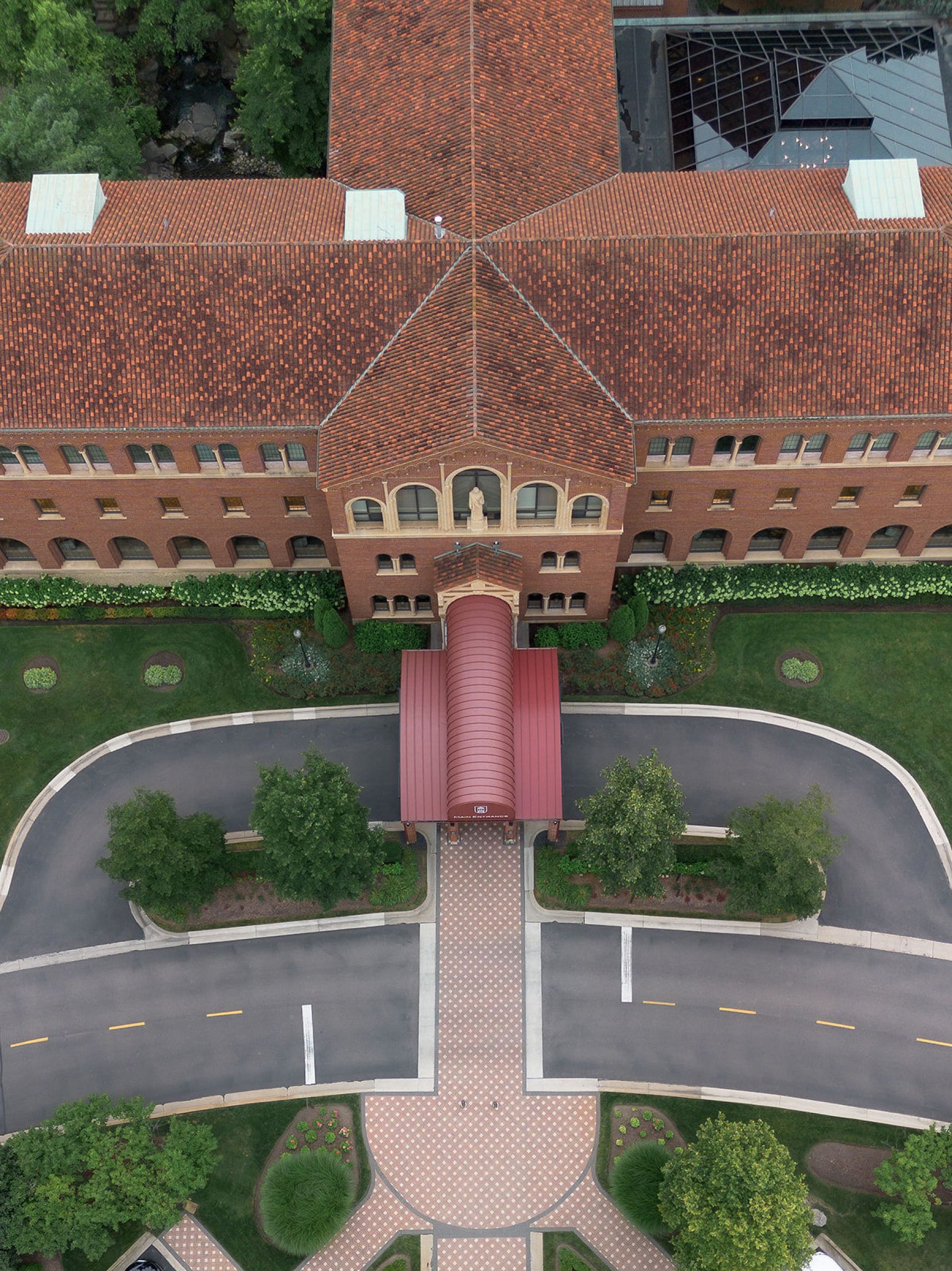 Jenna and Turner's Glamorous Black and White Wedding at Saint John’s Resort photo