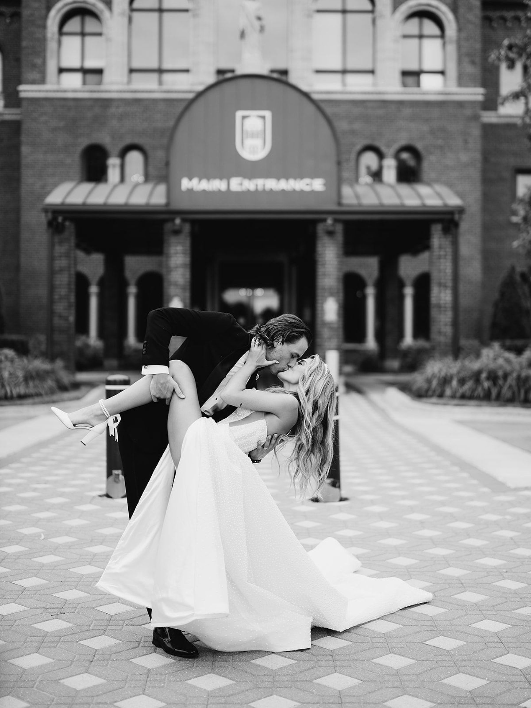 Jenna and Turner's Glamorous Black and White Wedding at Saint John’s Resort photo