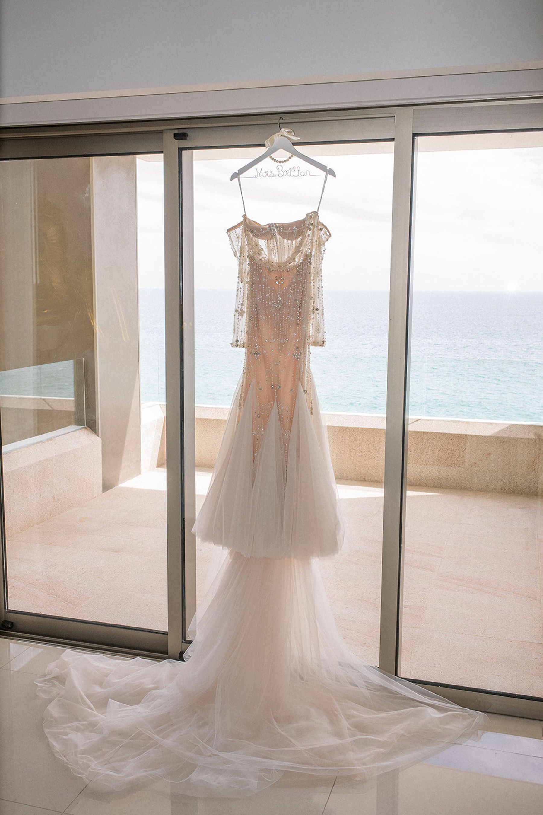 Deana &amp; Reggie: A Modern Elegant Destination Wedding at Sunset Monalisa photo