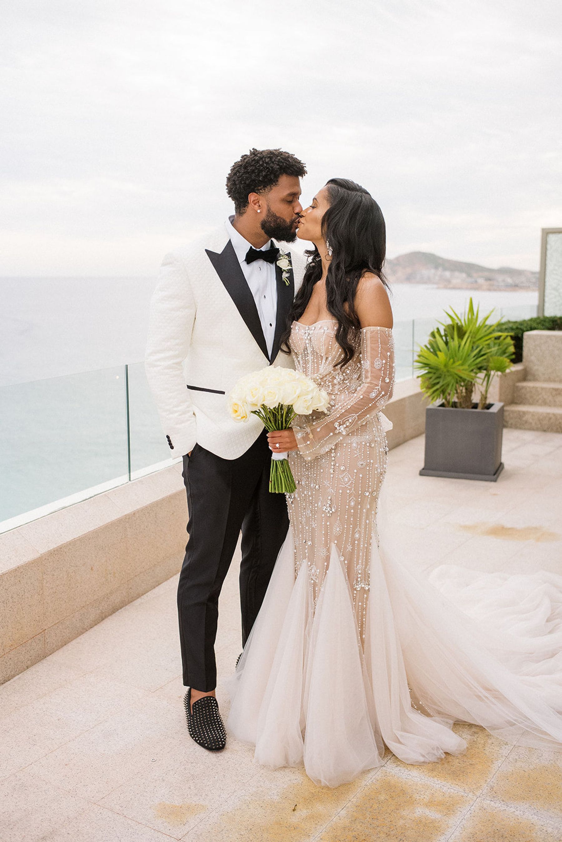 Deana &amp; Reggie: A Modern Elegant Destination Wedding at Sunset Monalisa photo