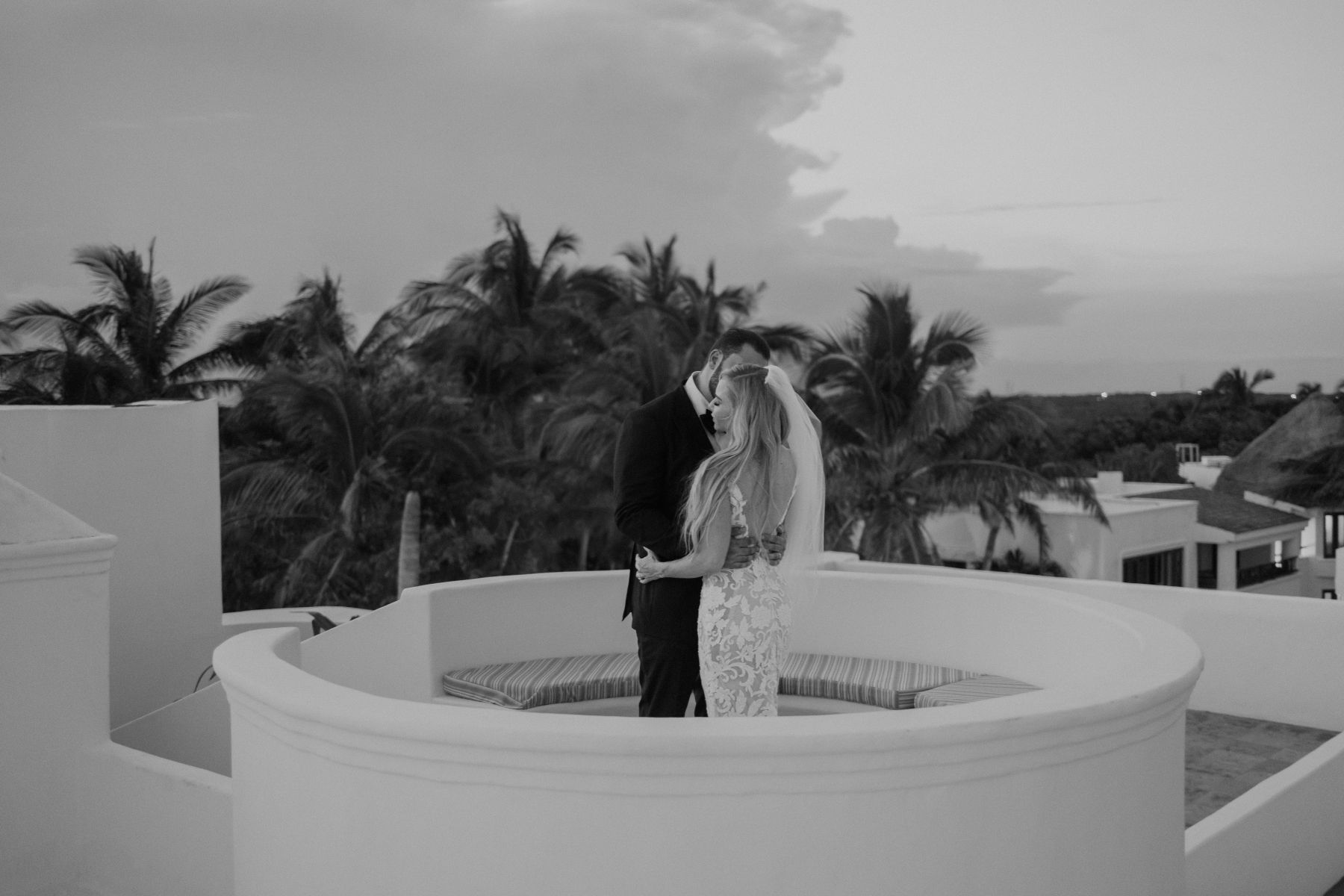 Crystal &amp; Anthony's Luxe Jungle Wedding at Maroma, A Belmond Hotel photo