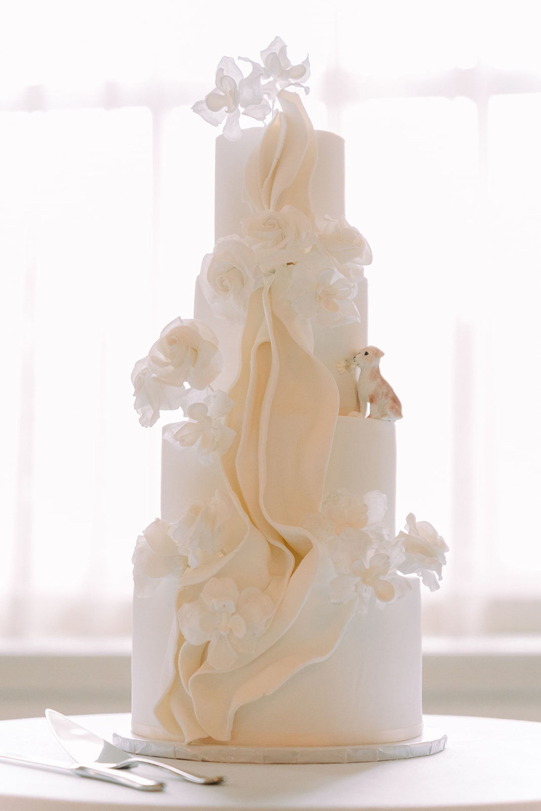 Timeless Romance: Sean and Hoang-Nghi’s Elegant Wedding at Chateau Laurier photo