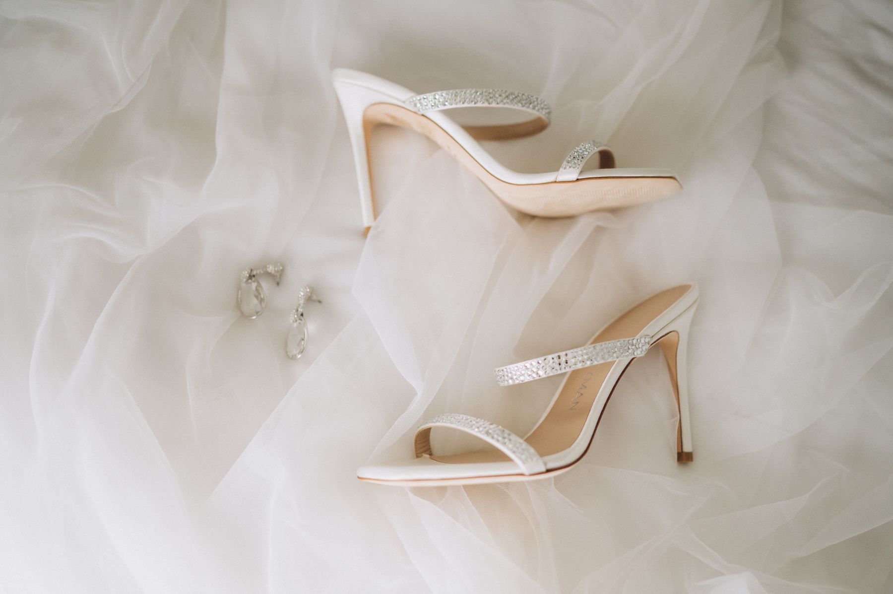 Romantic Seaside Celebration: Anna and Janny's Charming Wedding at Le Calette photo