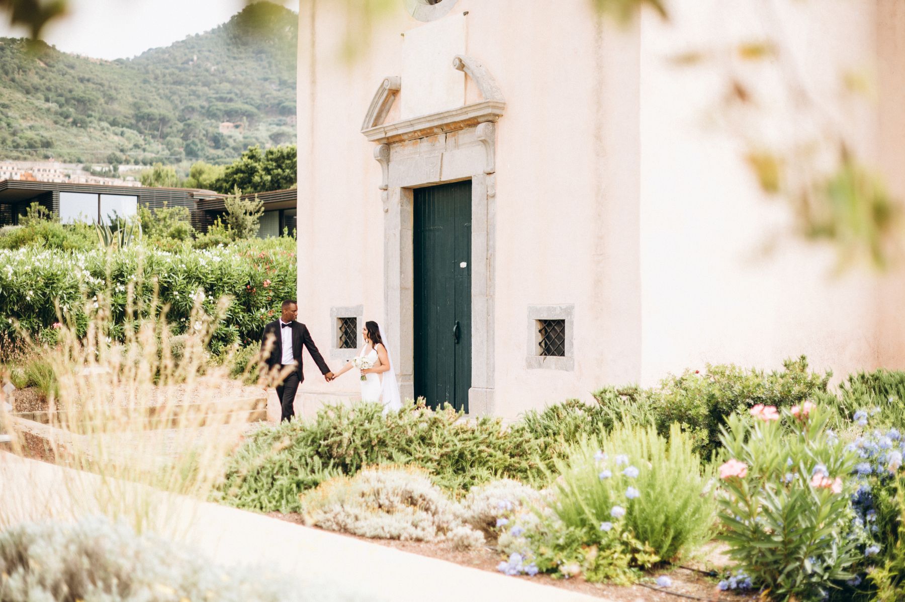 Romantic Seaside Celebration: Anna and Janny's Charming Wedding at Le Calette photo