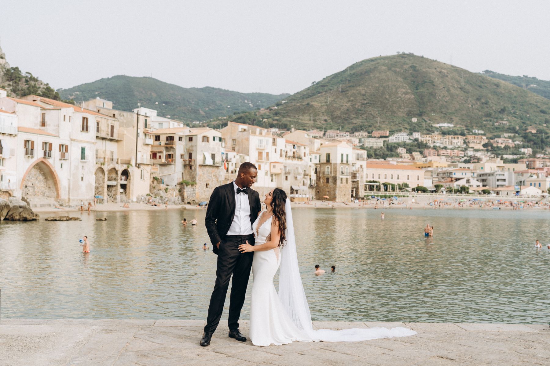 Romantic Seaside Celebration: Anna and Janny's Charming Wedding at Le Calette photo