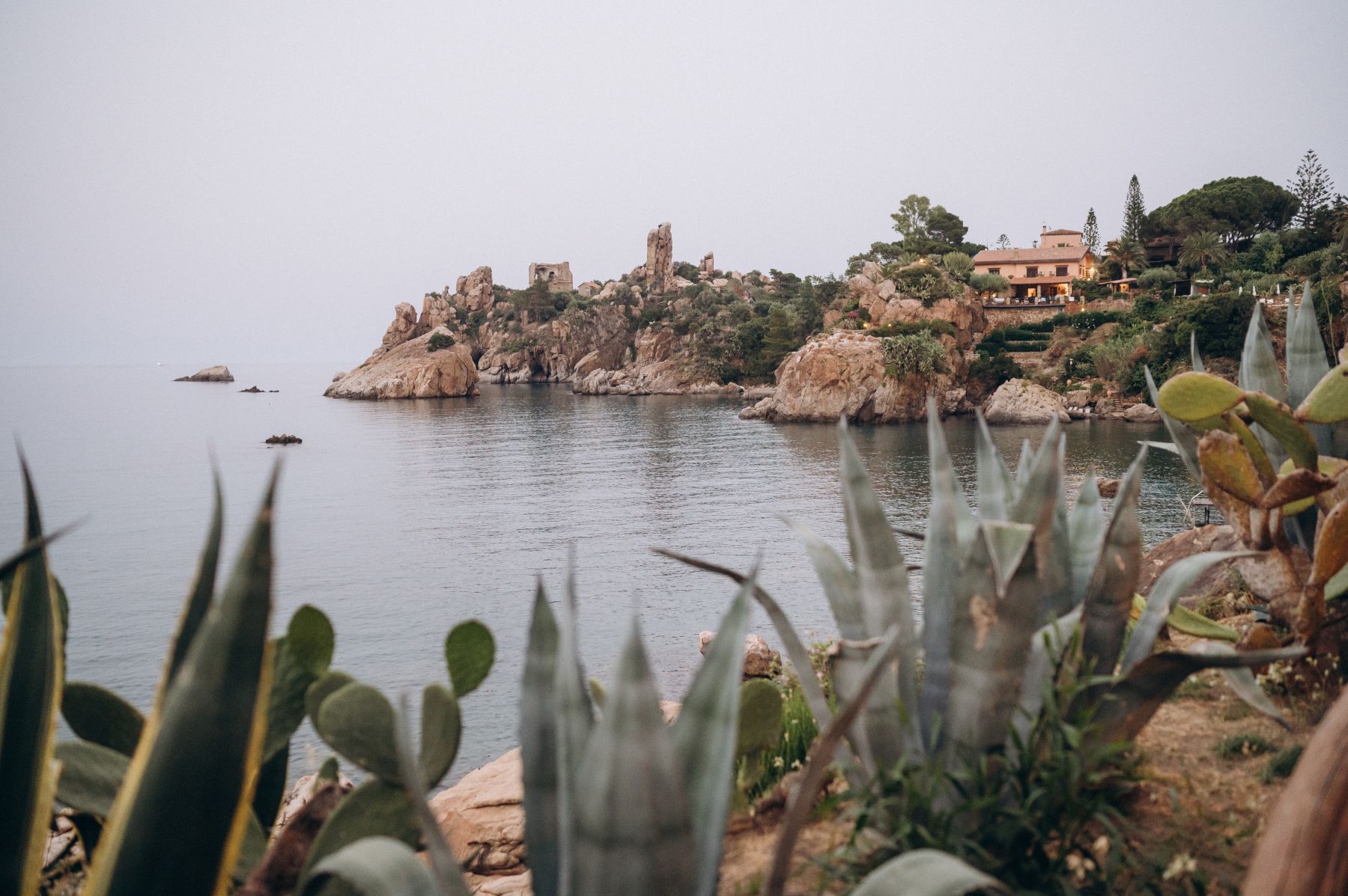 Romantic Seaside Celebration: Anna and Janny's Charming Wedding at Le Calette photo