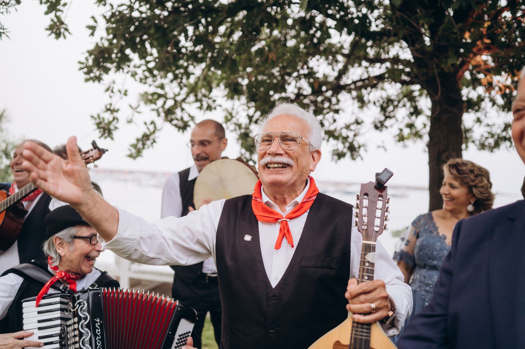 Romantic Seaside Celebration: Anna and Janny's Charming Wedding at Le Calette photo
