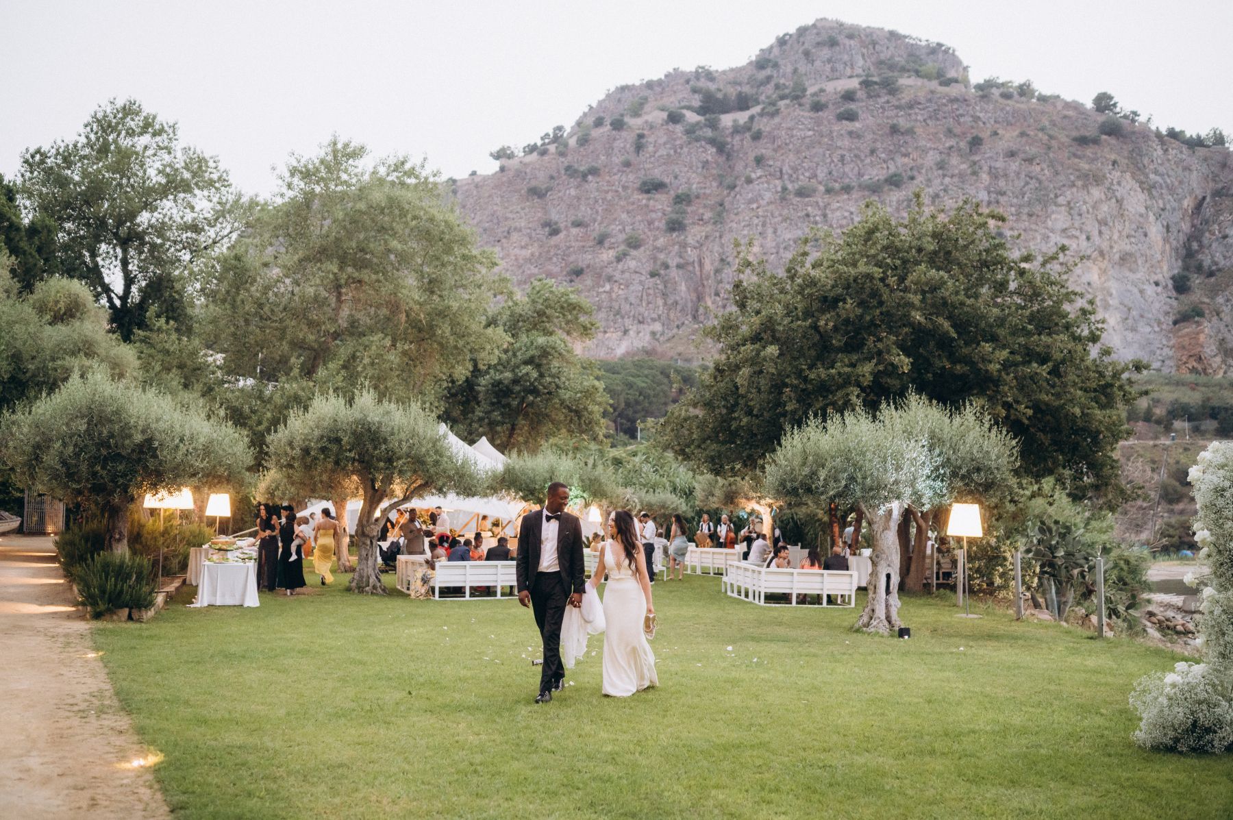 Romantic Seaside Celebration: Anna and Janny's Charming Wedding at Le Calette photo