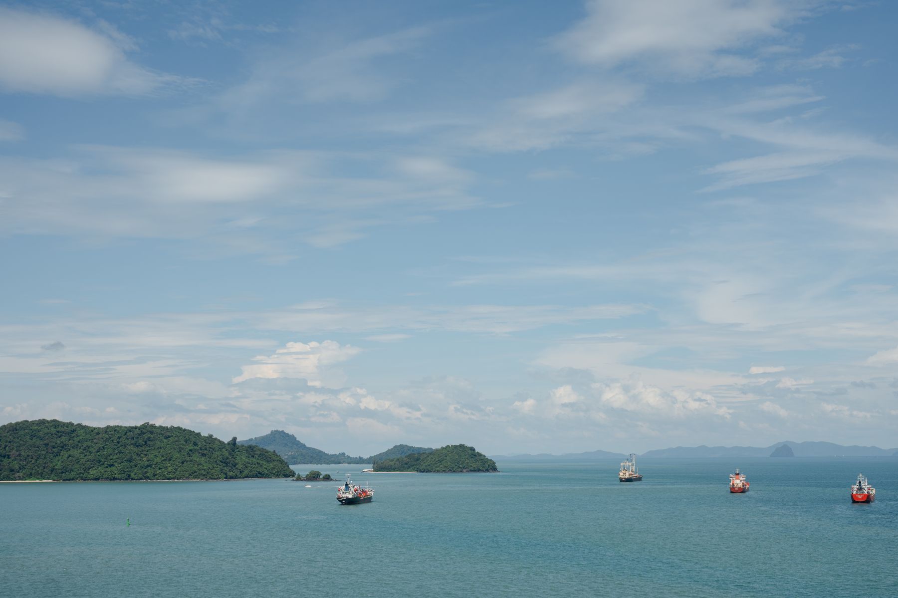 A Cross-Cultural Paradise Celebration: Khin Lay  &amp; Lucas's Romantic Wedding at Sri Panwa Phuket photo
