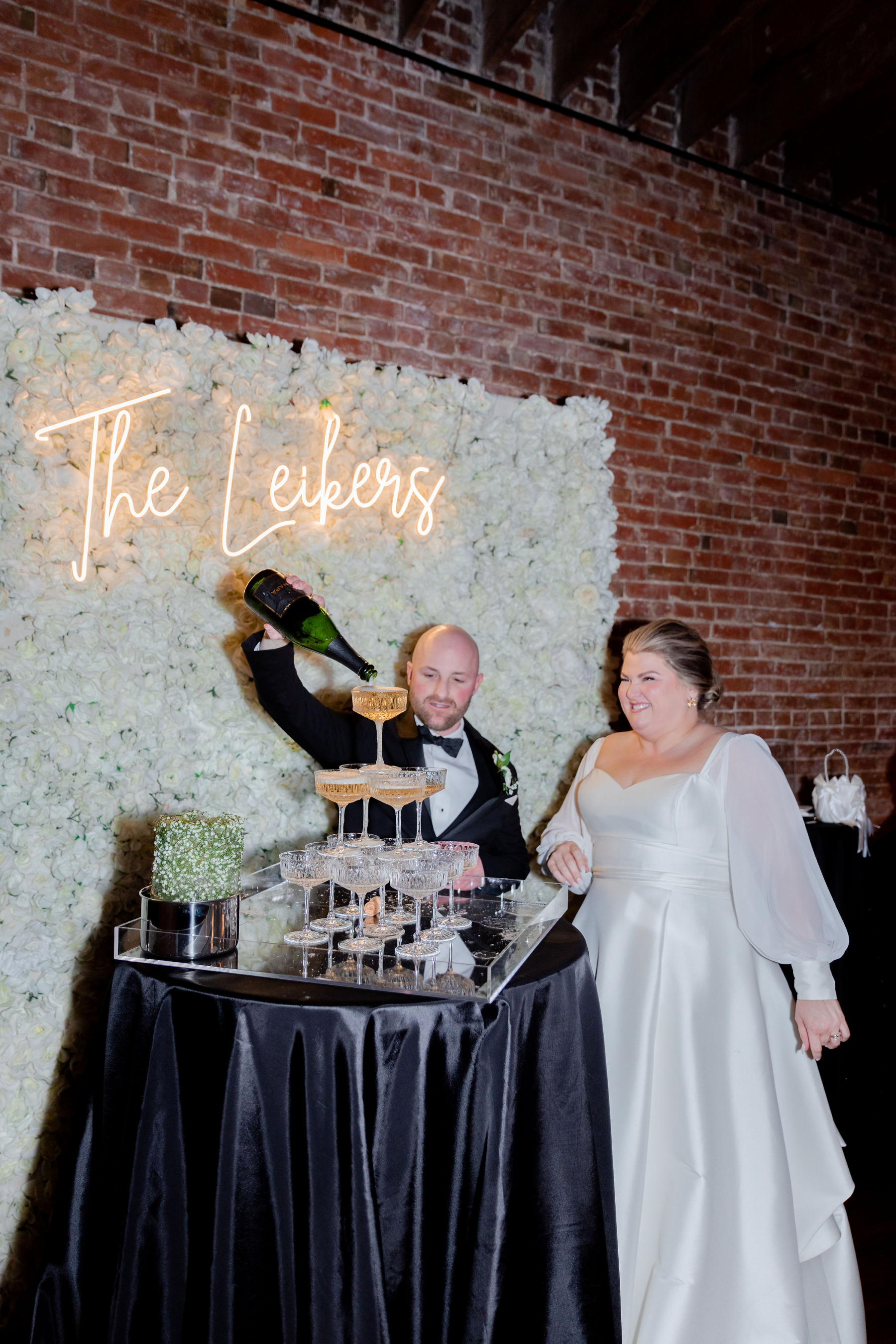 Intimate Elegance: Jenelle &amp; Andrew's Modern Wedding  photo