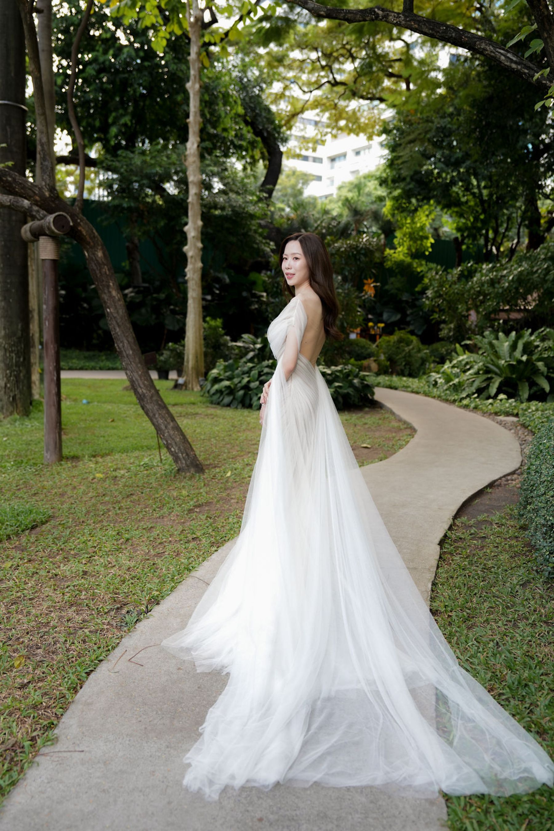 Under the Tree: Loreta and Thasit’s Enchanting Bangkok Wedding at Nai Lert Park photo