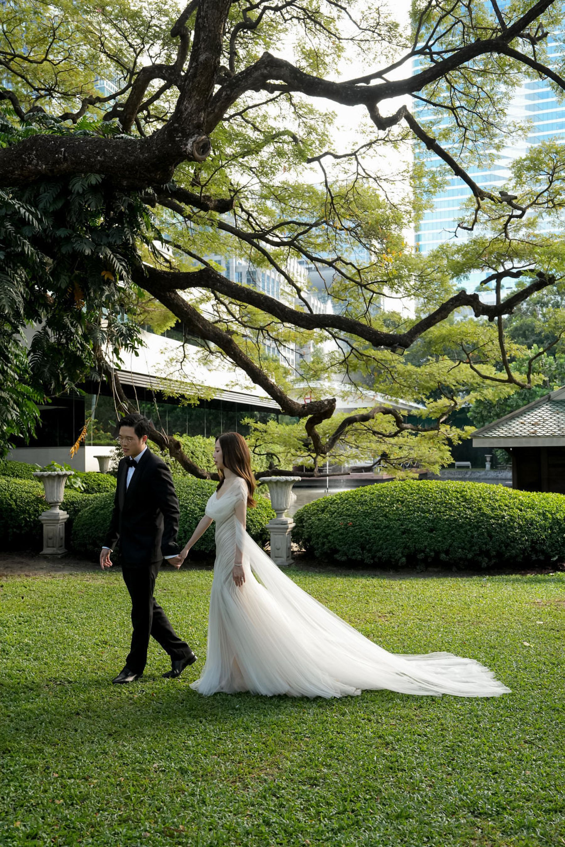 Under the Tree: Loreta and Thasit’s Enchanting Bangkok Wedding at Nai Lert Park photo