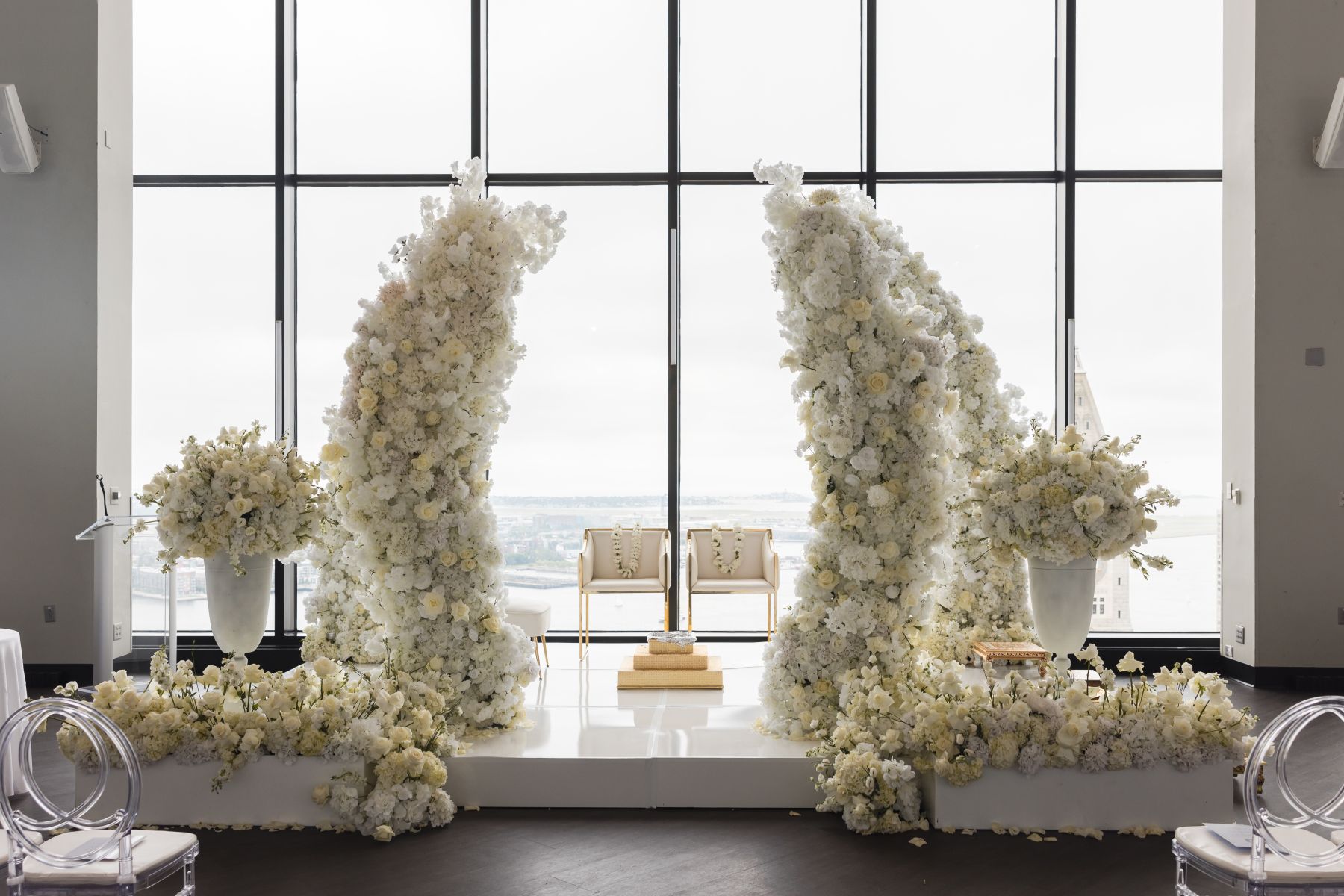 Black‑and‑White Harmony in the Clouds: Shaloo &amp; Timothy’s Yin-Yang Wedding at the State Room photo