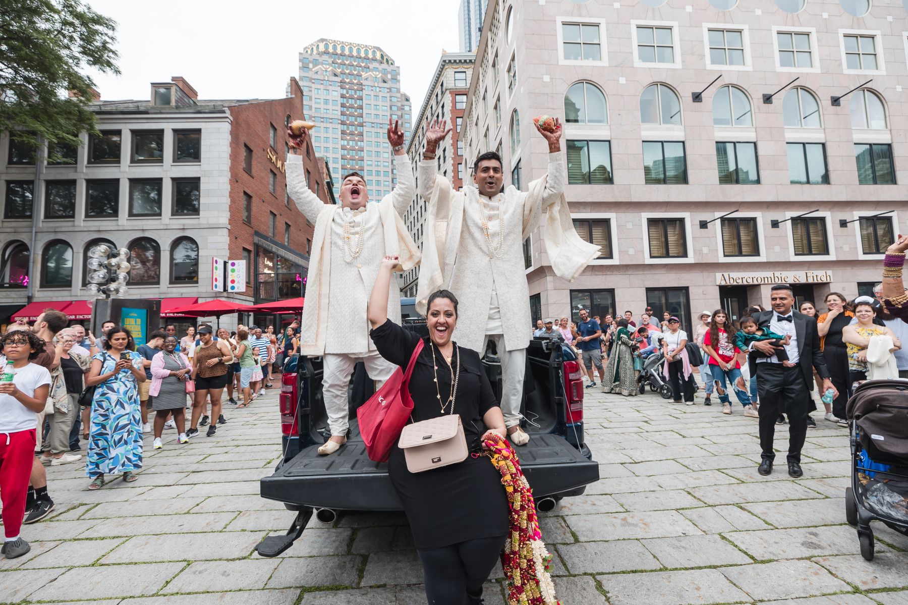 Black‑and‑White Harmony in the Clouds: Shaloo &amp; Timothy’s Yin-Yang Wedding at the State Room photo