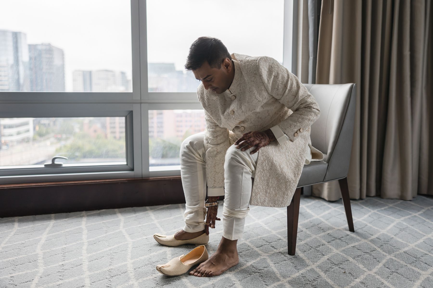 Black‑and‑White Harmony in the Clouds: Shaloo &amp; Timothy’s Yin-Yang Wedding at the State Room photo