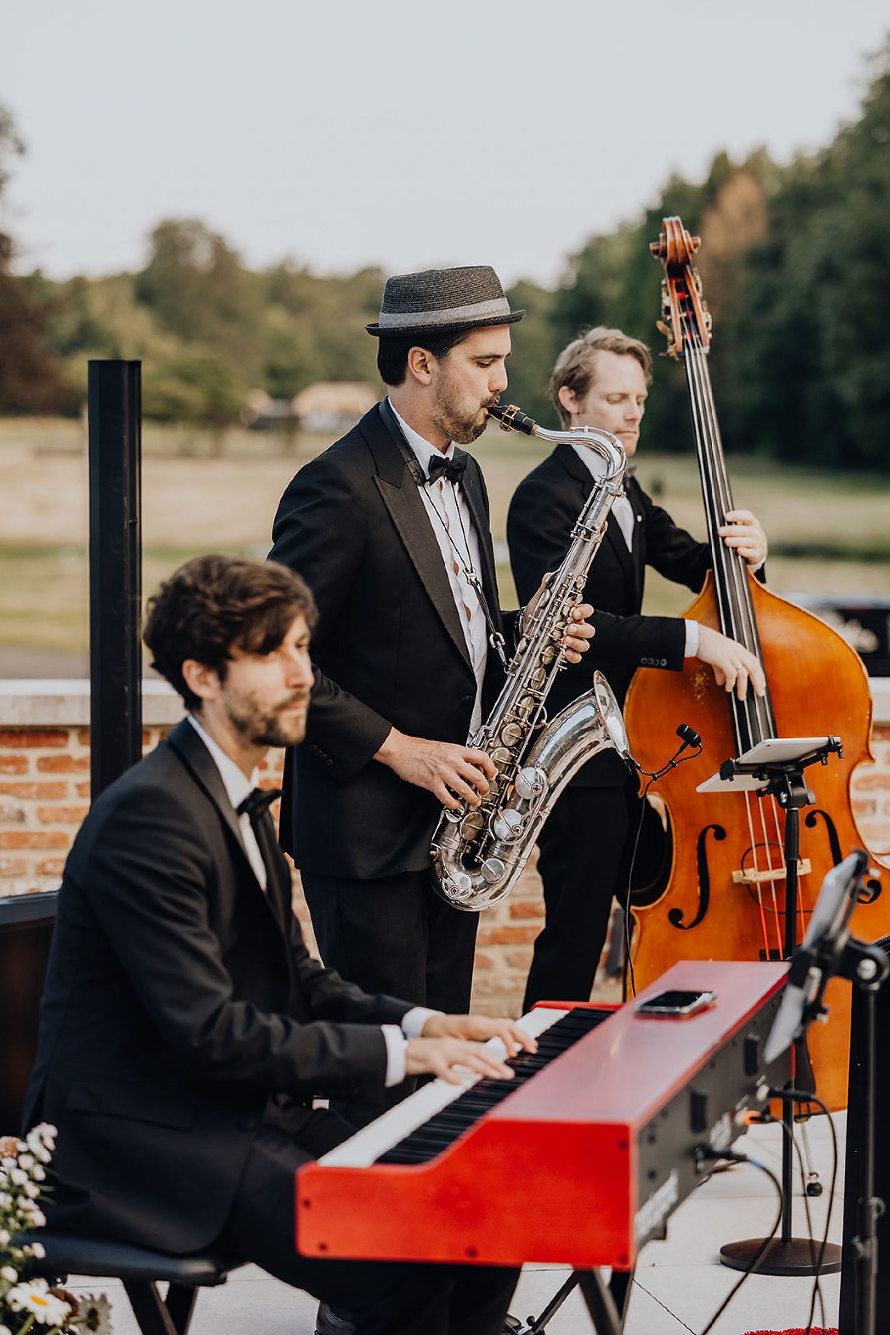 Sophie &amp; Tom's Classic Castle Celebration: A Timeless Wedding at Kasteel van Brasschaat photo