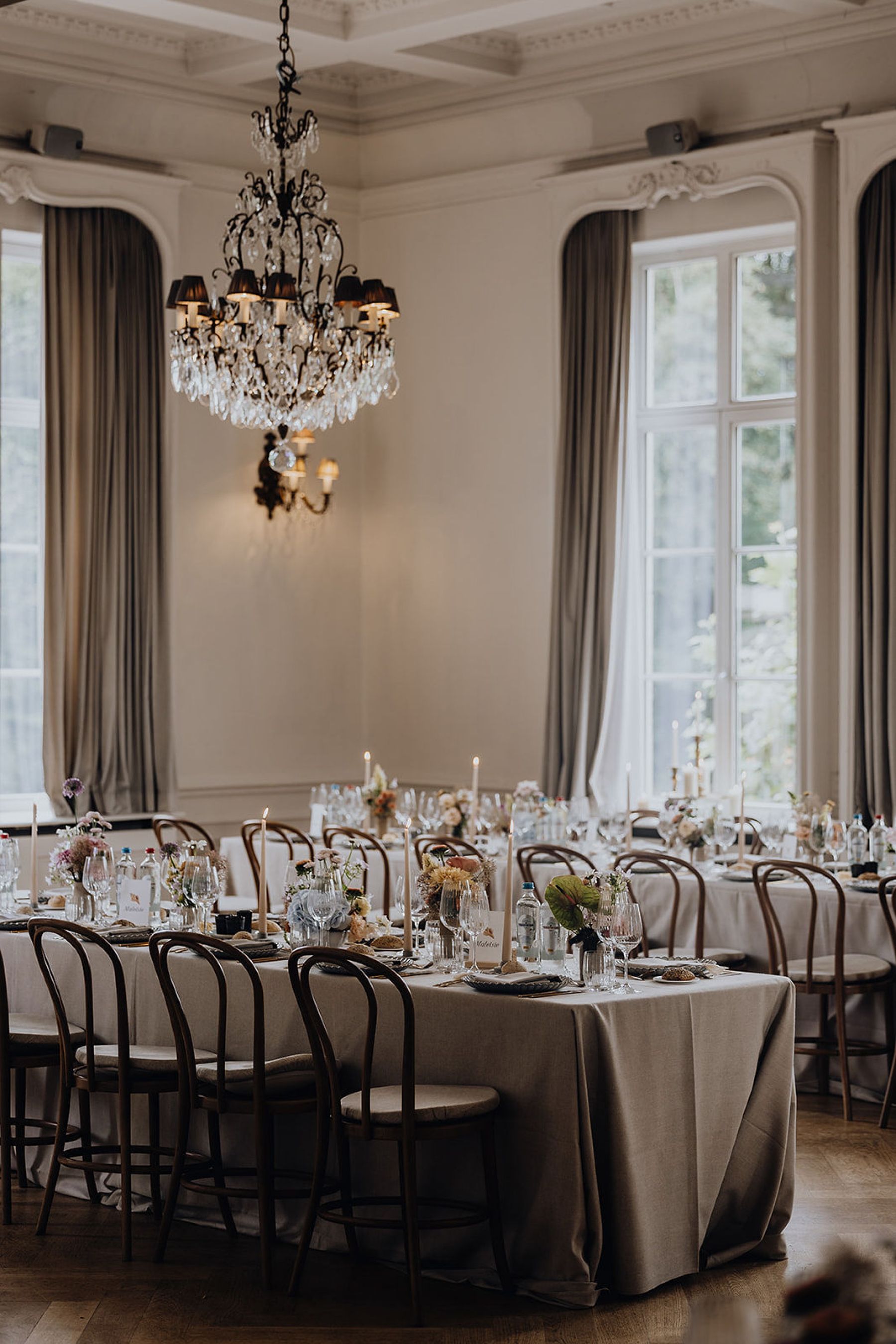 Sophie &amp; Tom's Classic Castle Celebration: A Timeless Wedding at Kasteel van Brasschaat photo