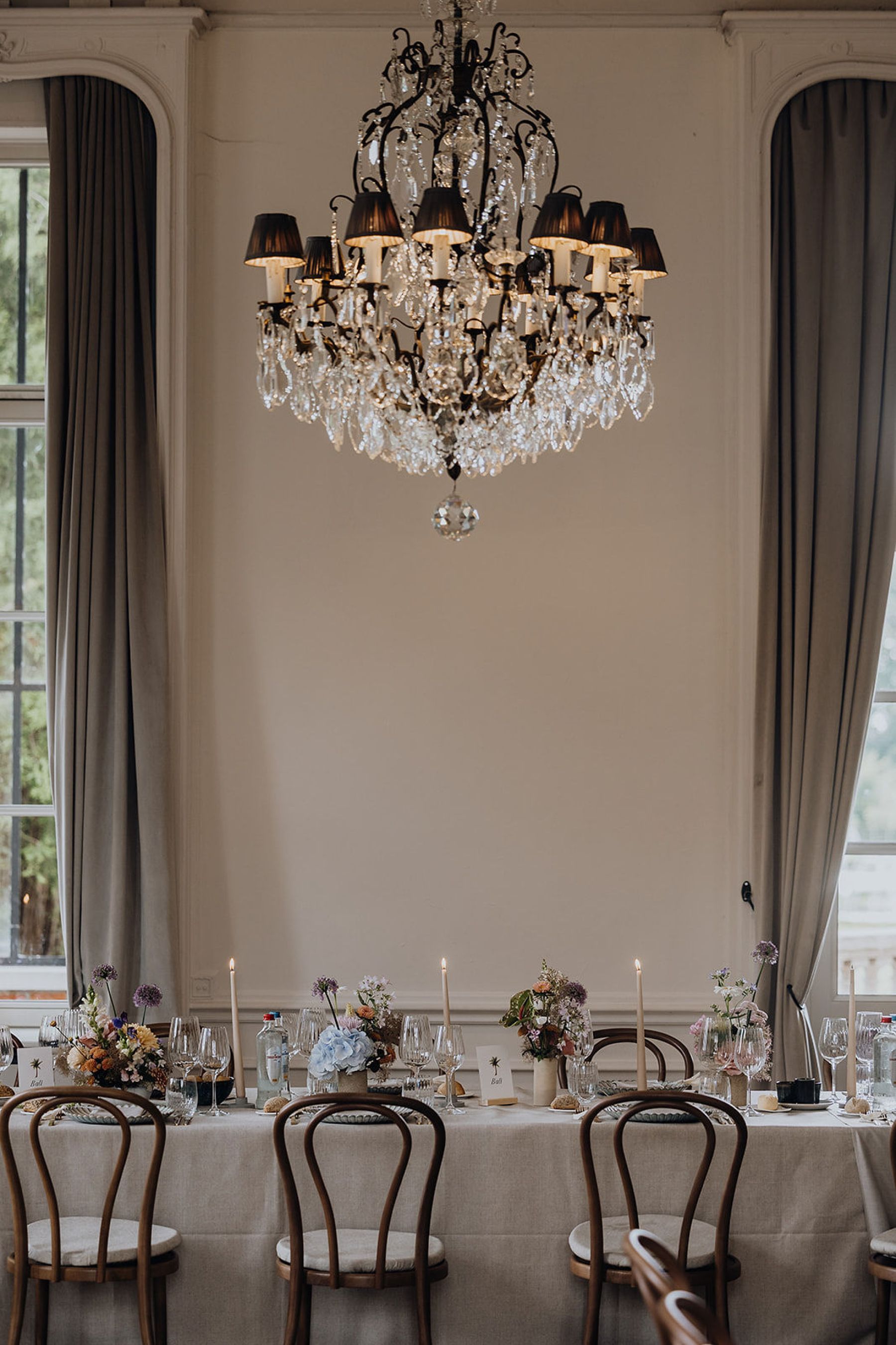 Sophie &amp; Tom's Classic Castle Celebration: A Timeless Wedding at Kasteel van Brasschaat photo