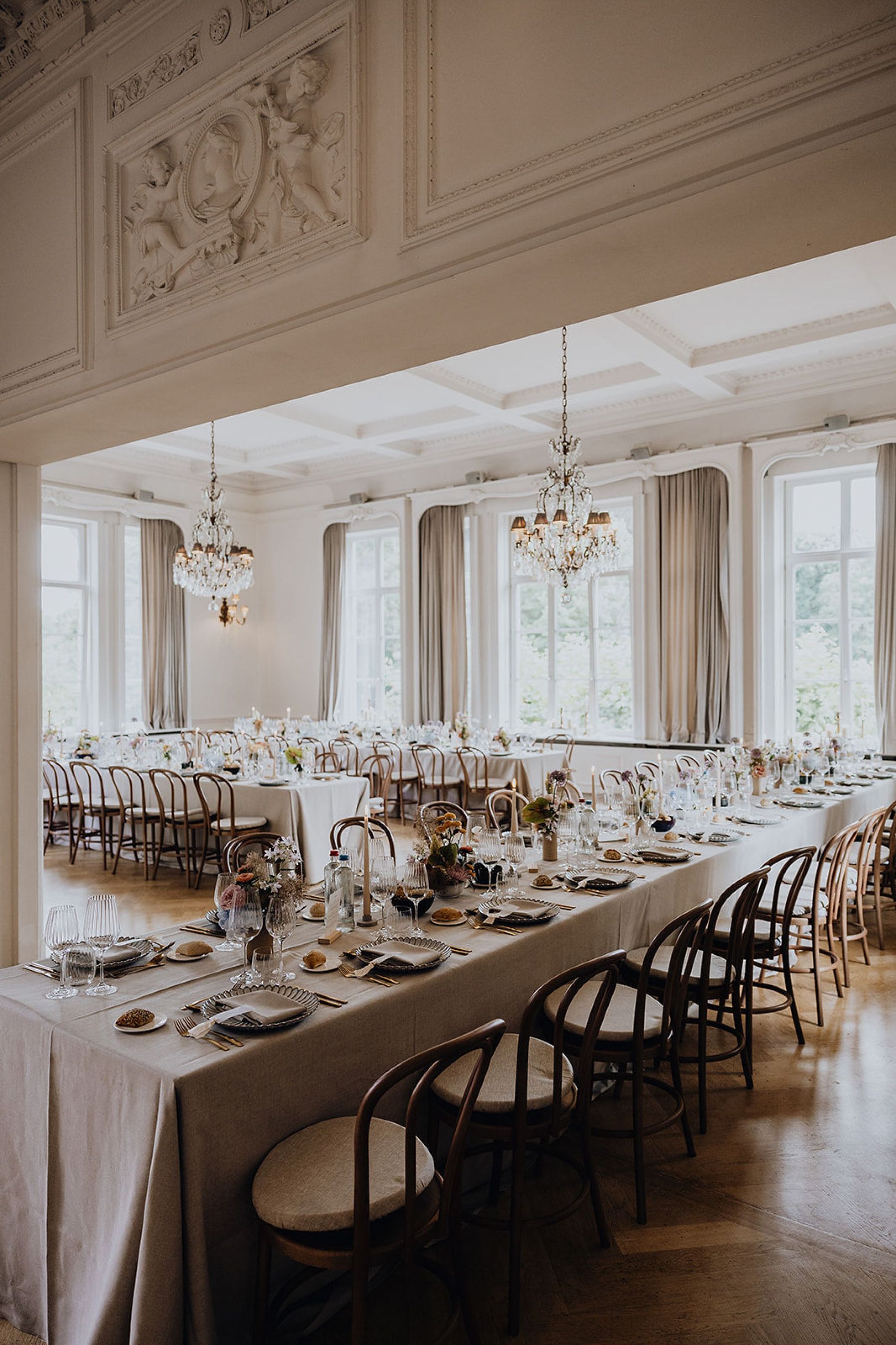 Sophie &amp; Tom's Classic Castle Celebration: A Timeless Wedding at Kasteel van Brasschaat photo