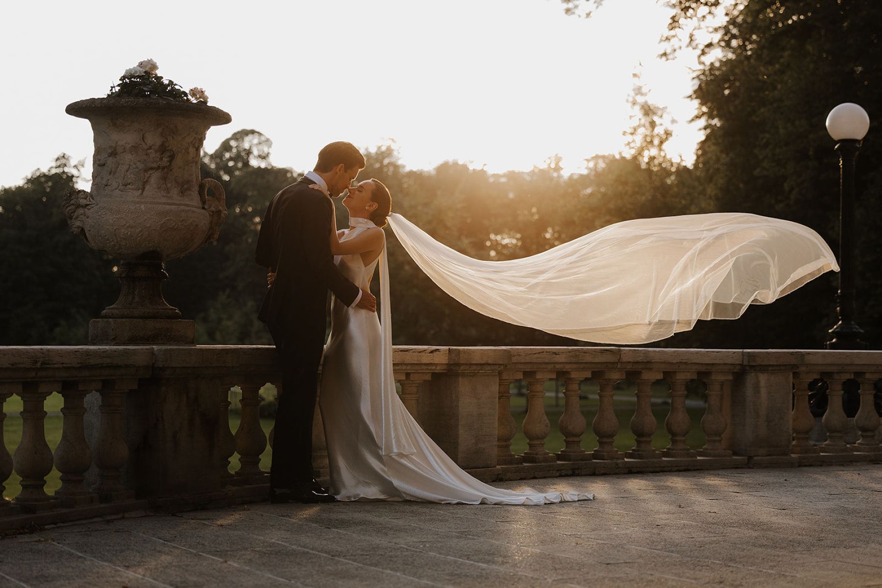 Sophie &amp; Tom's Classic Castle Celebration: A Timeless Wedding at Kasteel van Brasschaat photo