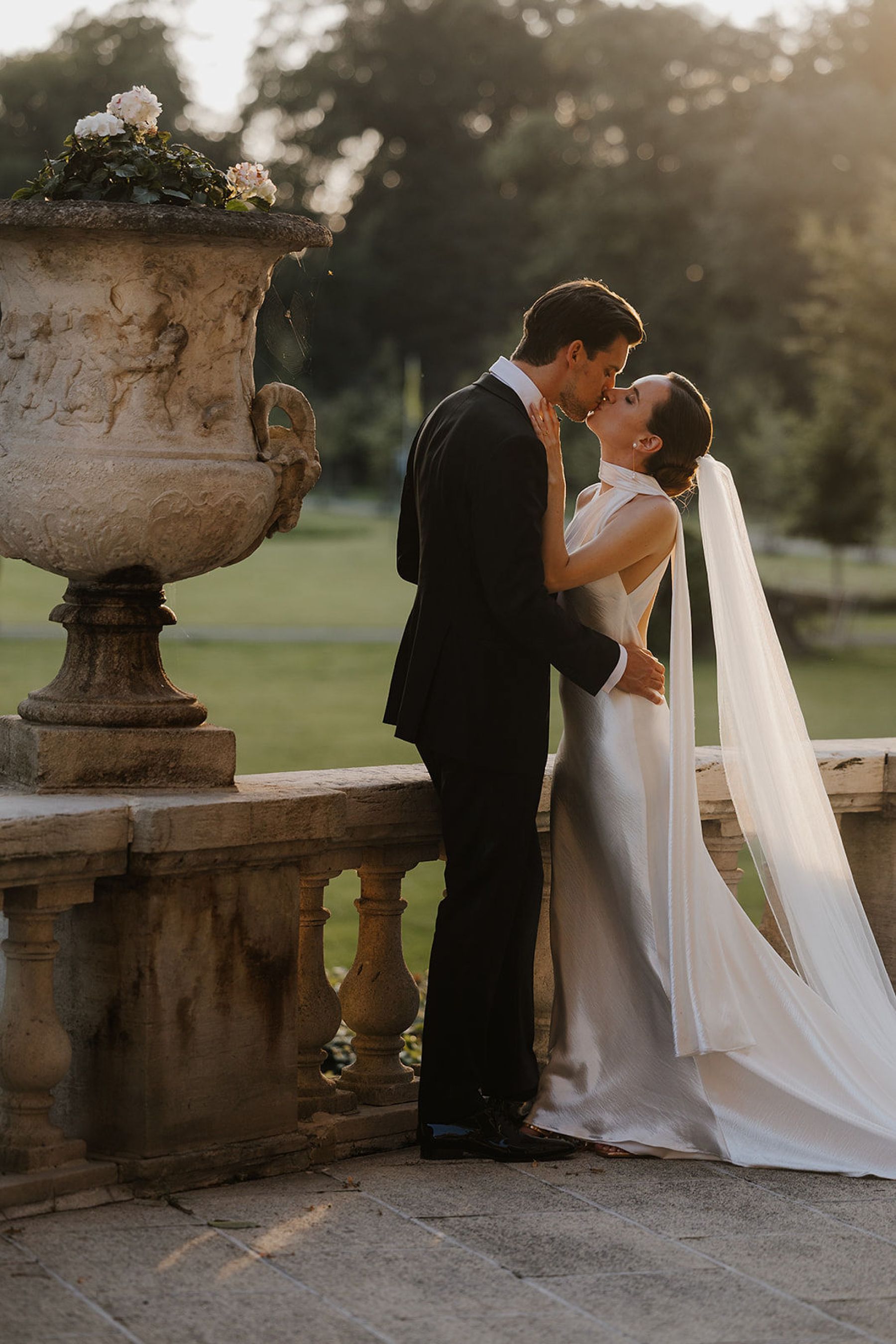 Sophie &amp; Tom's Classic Castle Celebration: A Timeless Wedding at Kasteel van Brasschaat photo