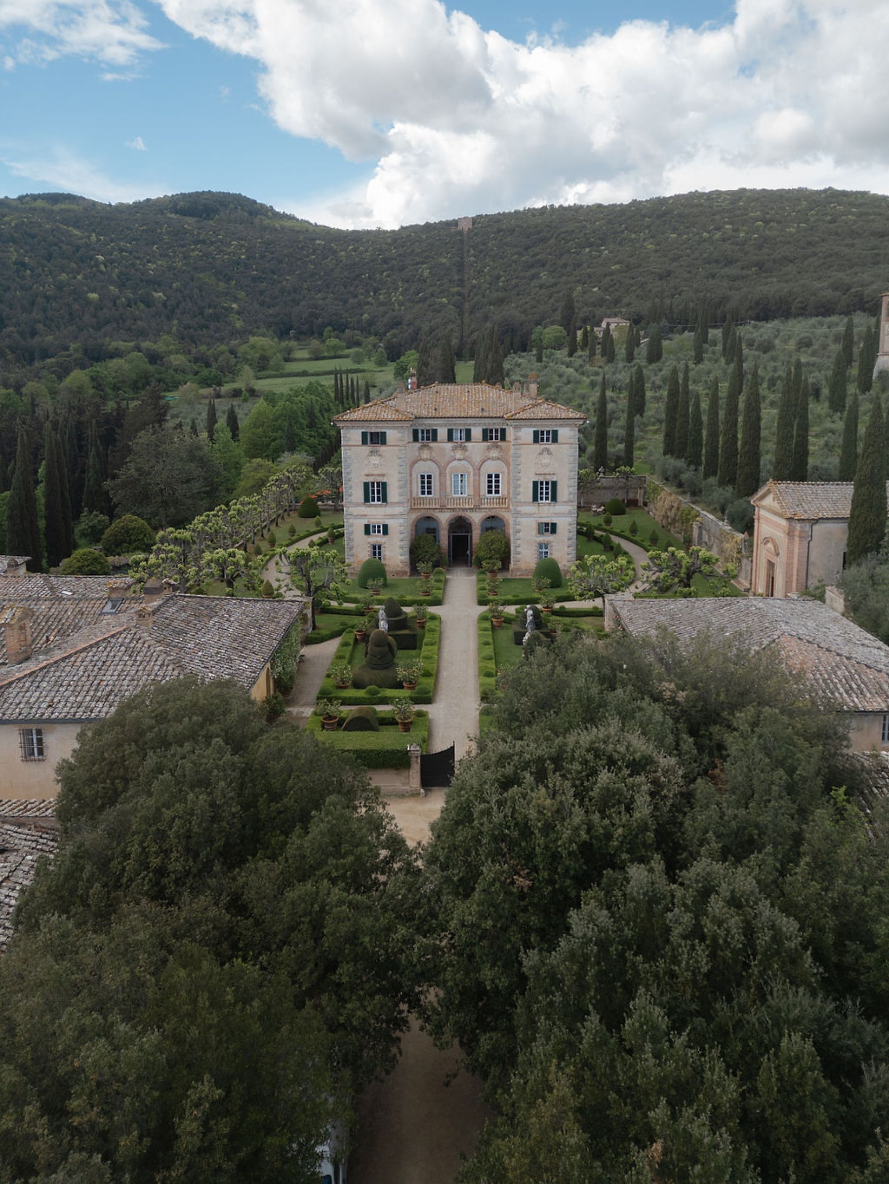 Serena &amp; Andrew’s Elegant Wedding at Villa Cetinale: A Story of Love, Craftsmanship, and Unexpected Drama photo