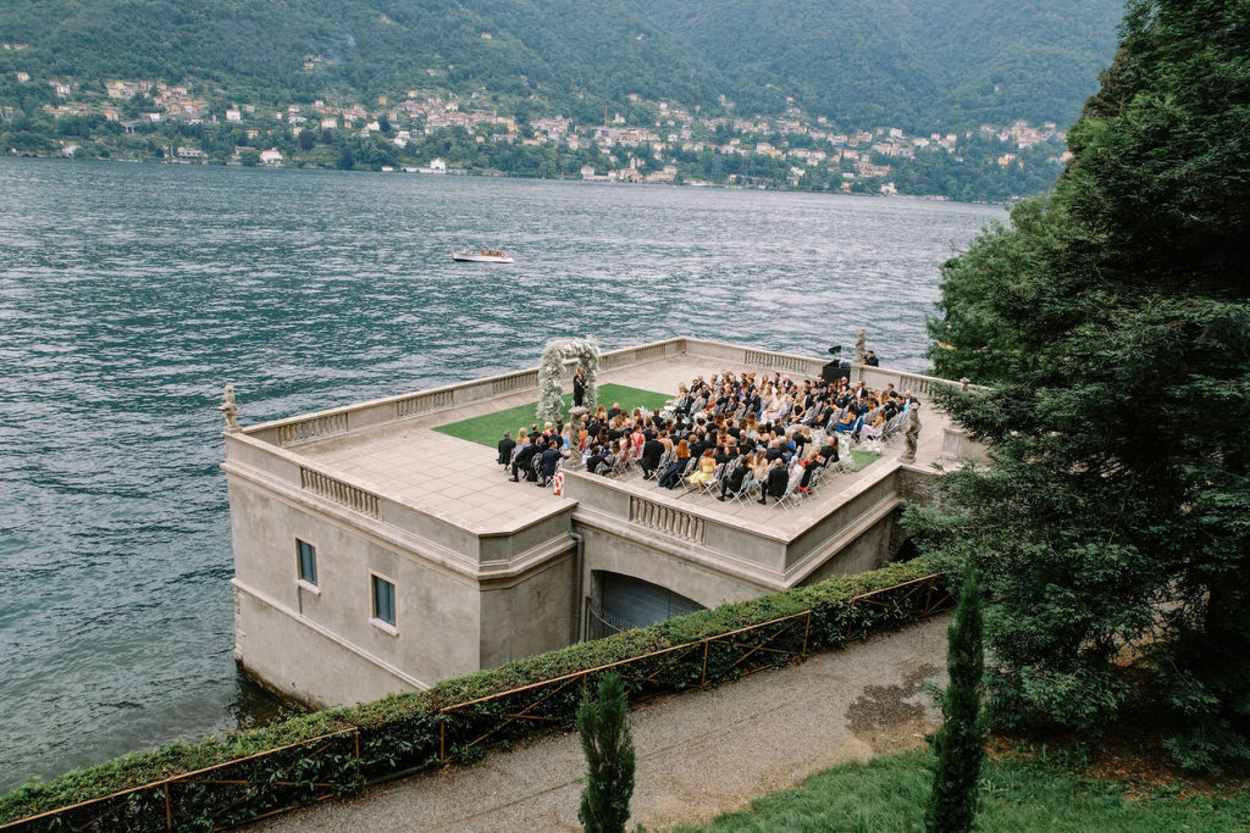 Harriet and Michael’s Dream Wedding at Villa Pizzo: A Tale of Love and Elegance photo