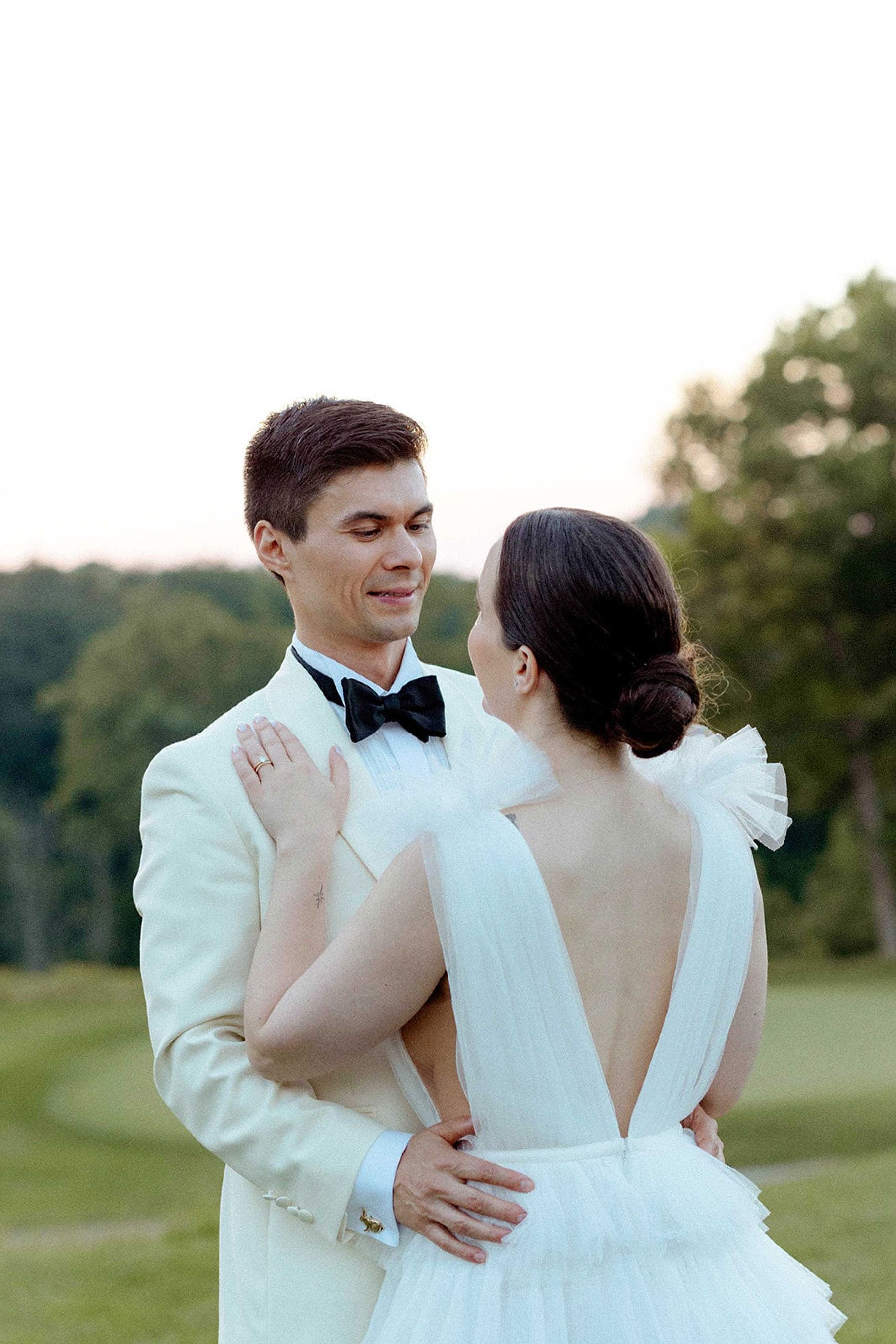 Vibrant Elegance: Marisa &amp; Jason's Fashion-Forward Wedding at The London Hunt &amp; Country Club photo