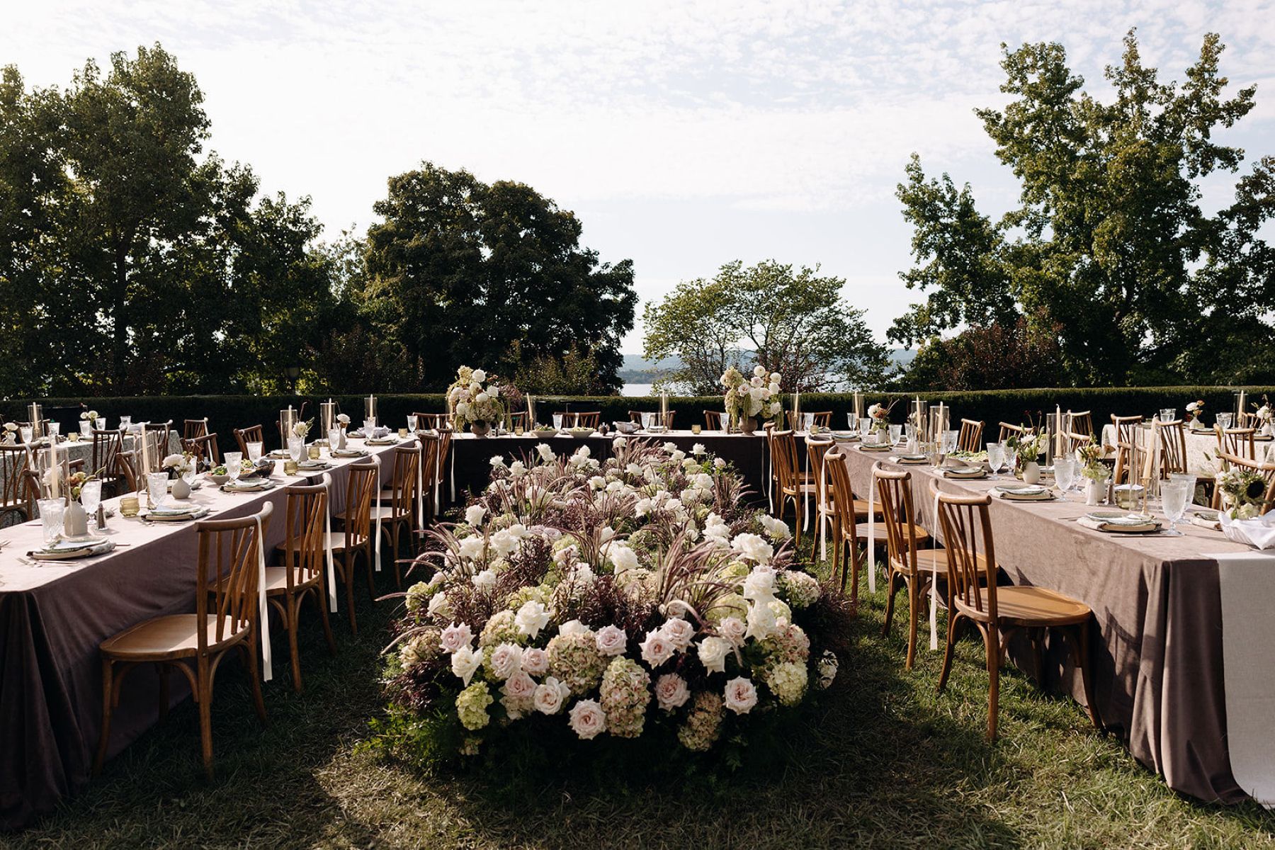 Sophia &amp; Christopher’s Pride and Prejudice-Inspired Wedding at Chateau on the Lake photo