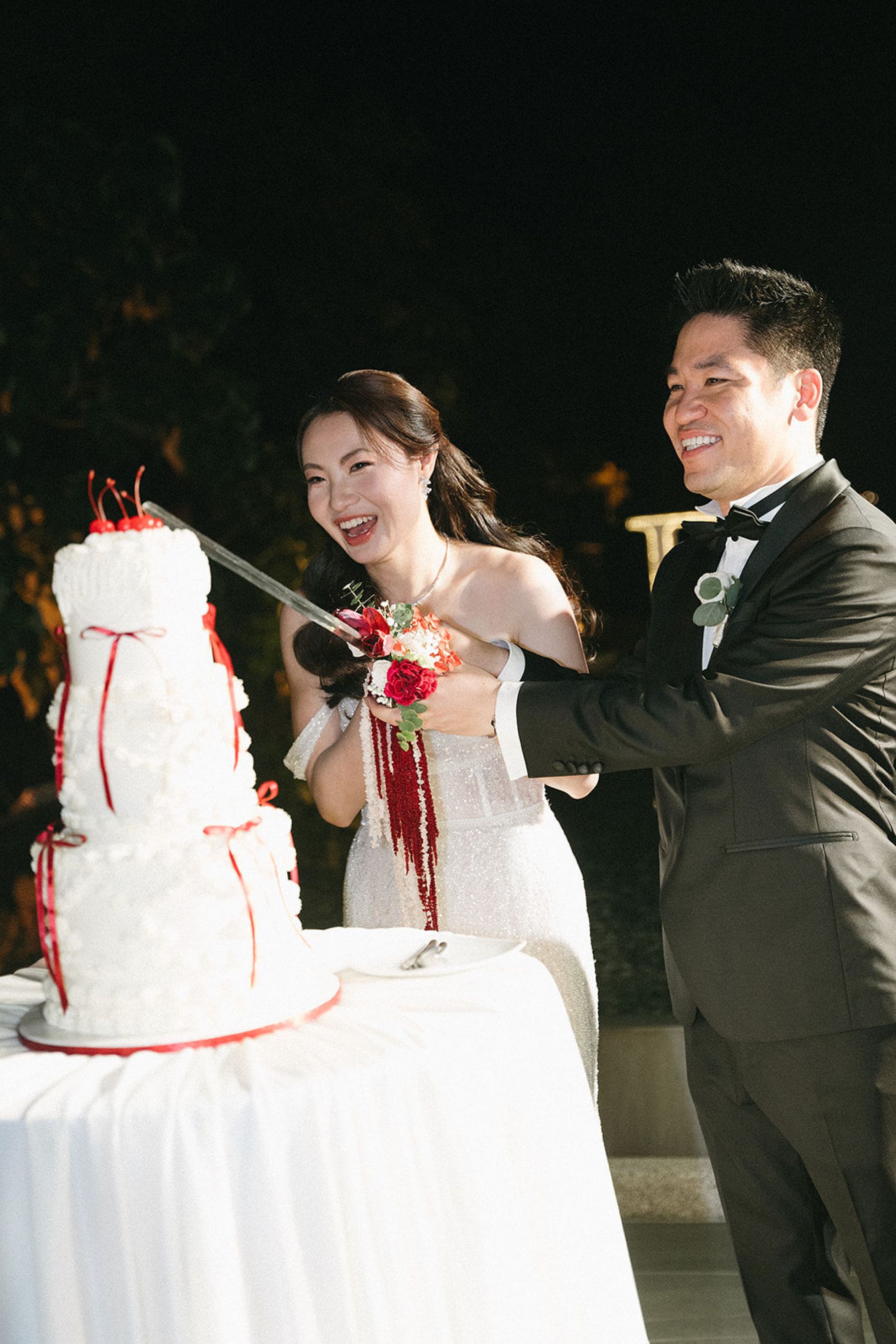 Calla Lilies &amp; Clifftop Vows: Erin &amp; Di's Romantic Wedding at Sri Panwa  photo