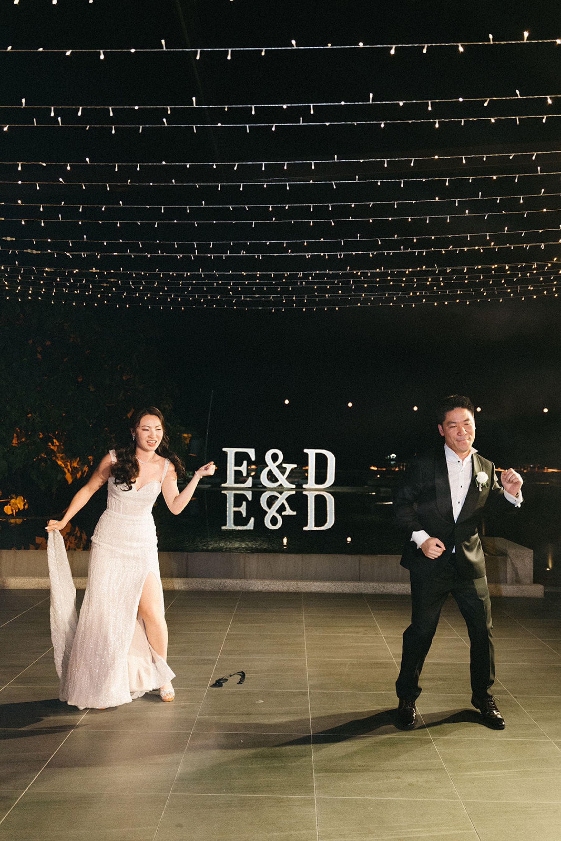 Calla Lilies &amp; Clifftop Vows: Erin &amp; Di's Romantic Wedding at Sri Panwa  photo