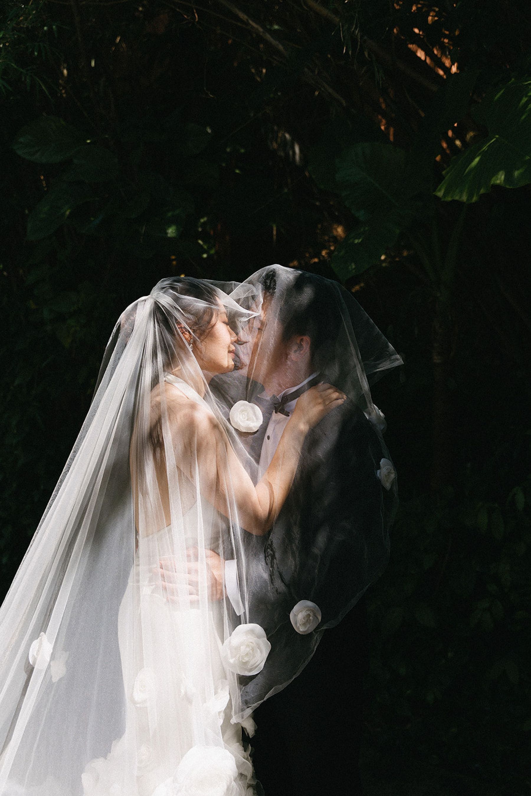 Calla Lilies &amp; Clifftop Vows: Erin &amp; Di's Romantic Wedding at Sri Panwa  photo