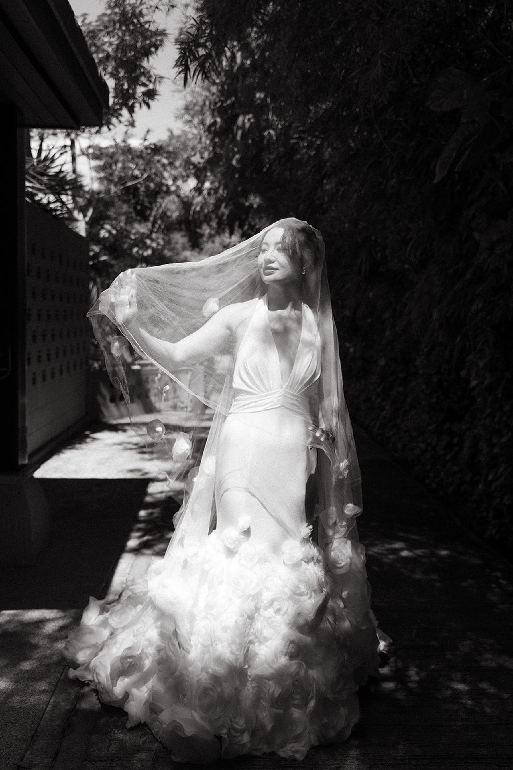 Calla Lilies &amp; Clifftop Vows: Erin &amp; Di's Romantic Wedding at Sri Panwa  photo