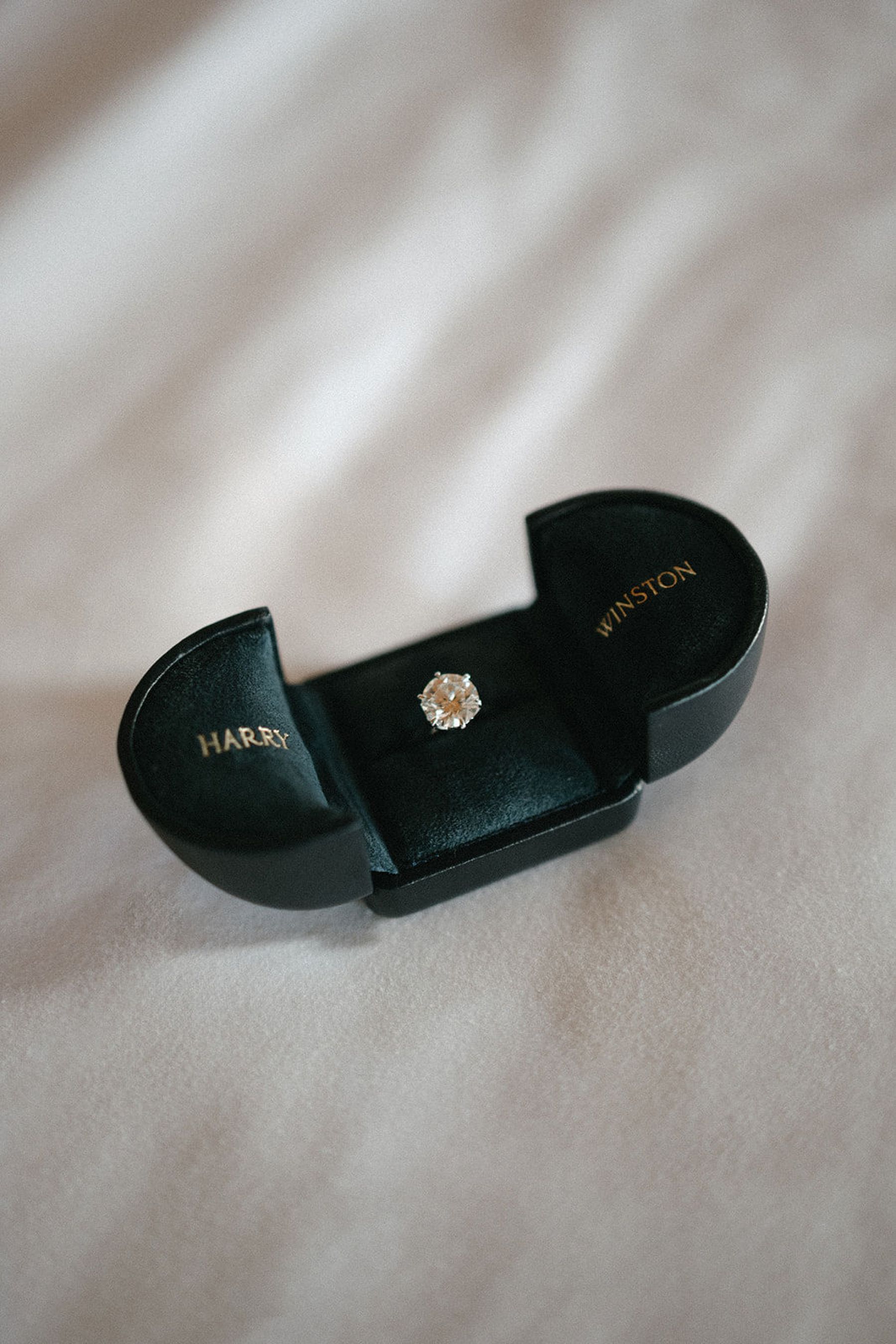 Calla Lilies &amp; Clifftop Vows: Erin &amp; Di's Romantic Wedding at Sri Panwa  photo