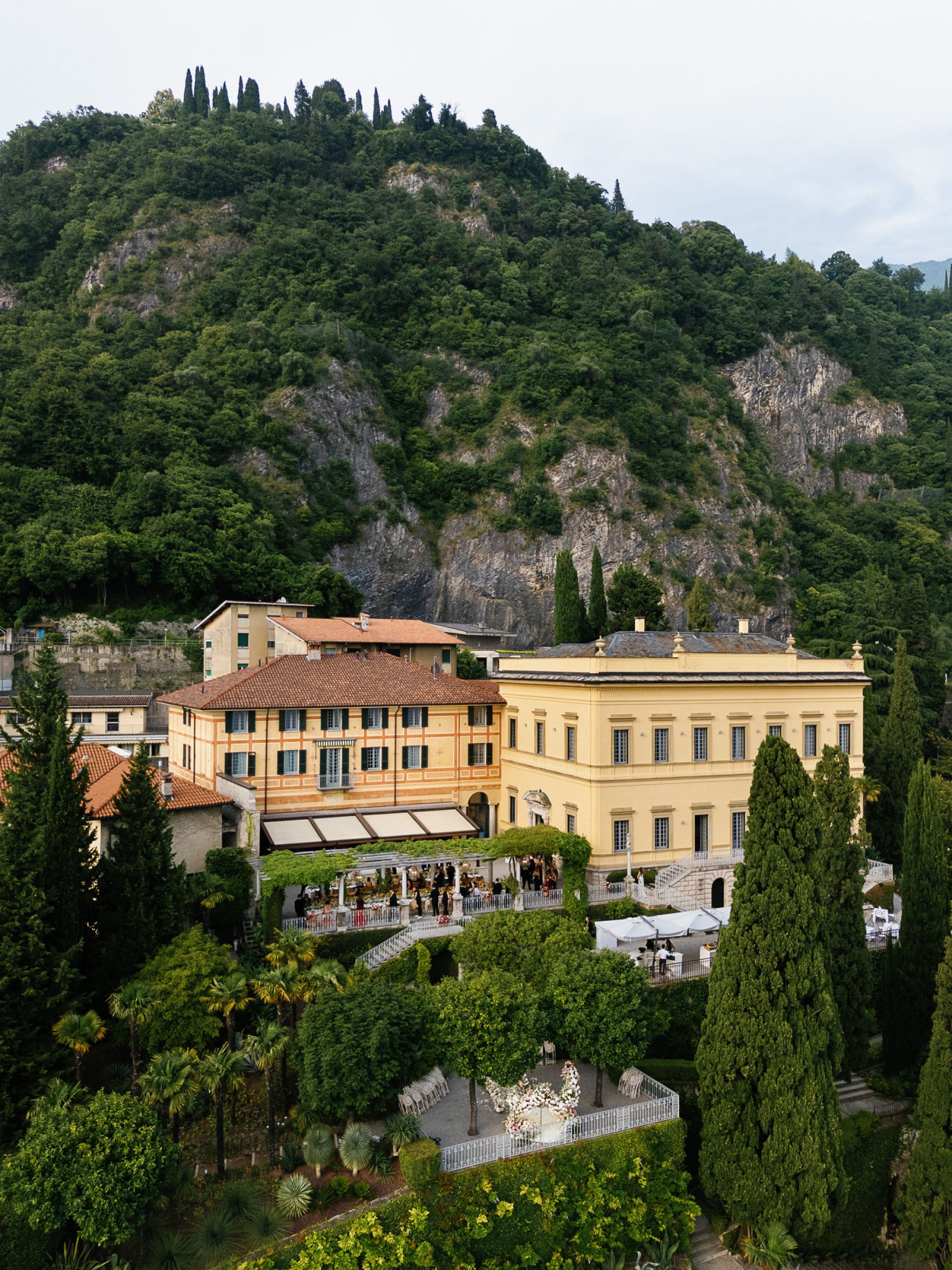Christa and Chris's Sunset-Inspired Lake Como Wedding at Villa Cipressi photo