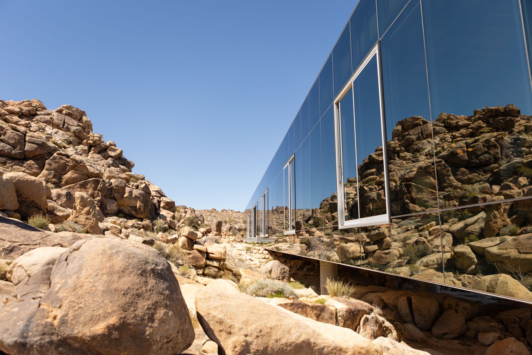 From Lockdown Love to Desert Vows: Catherine &amp; David's Wedding at The Colony Palms Hotel  photo